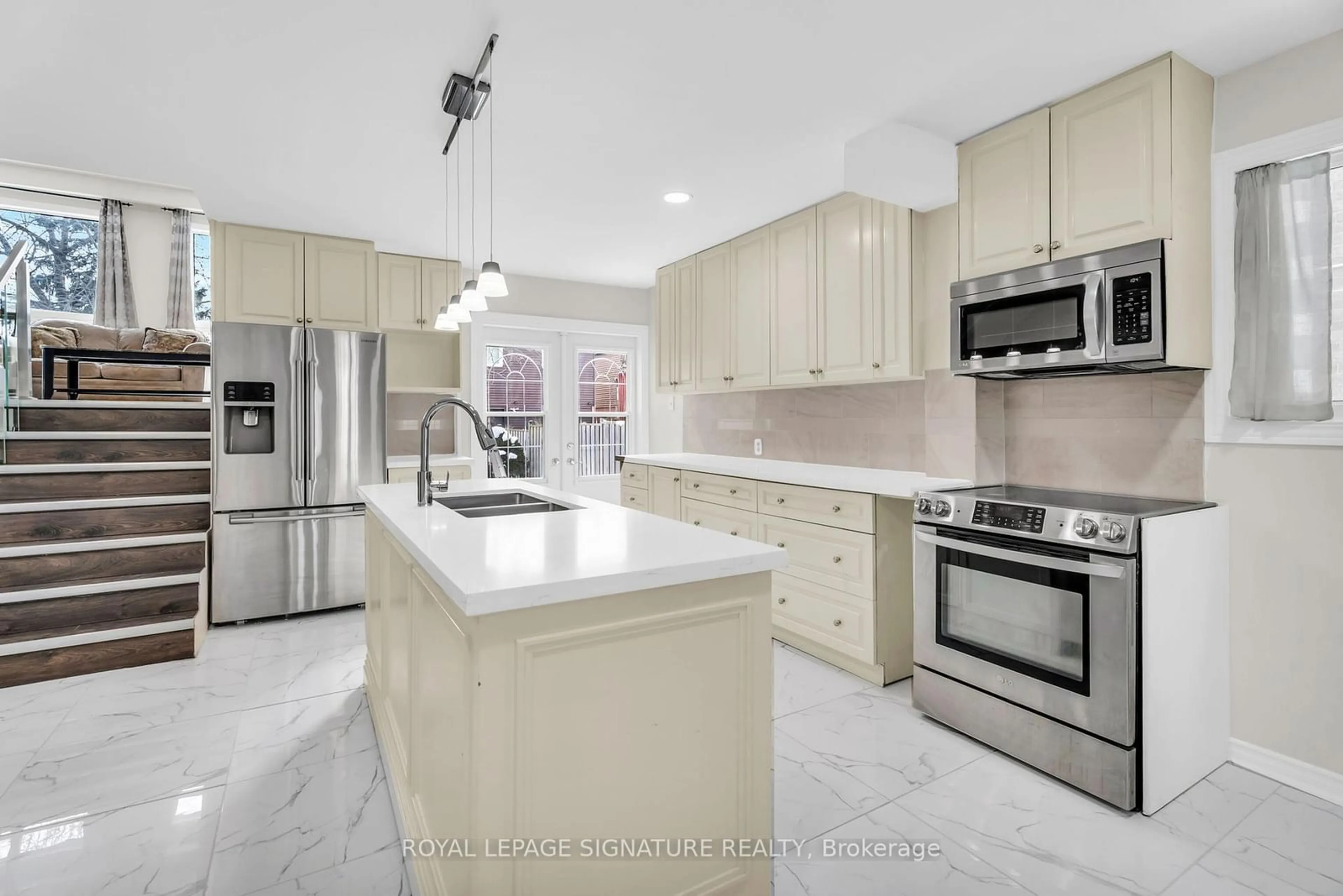 Contemporary kitchen, ceramic/tile floor for 21 Slater Circ, Brampton Ontario L6X 2S7