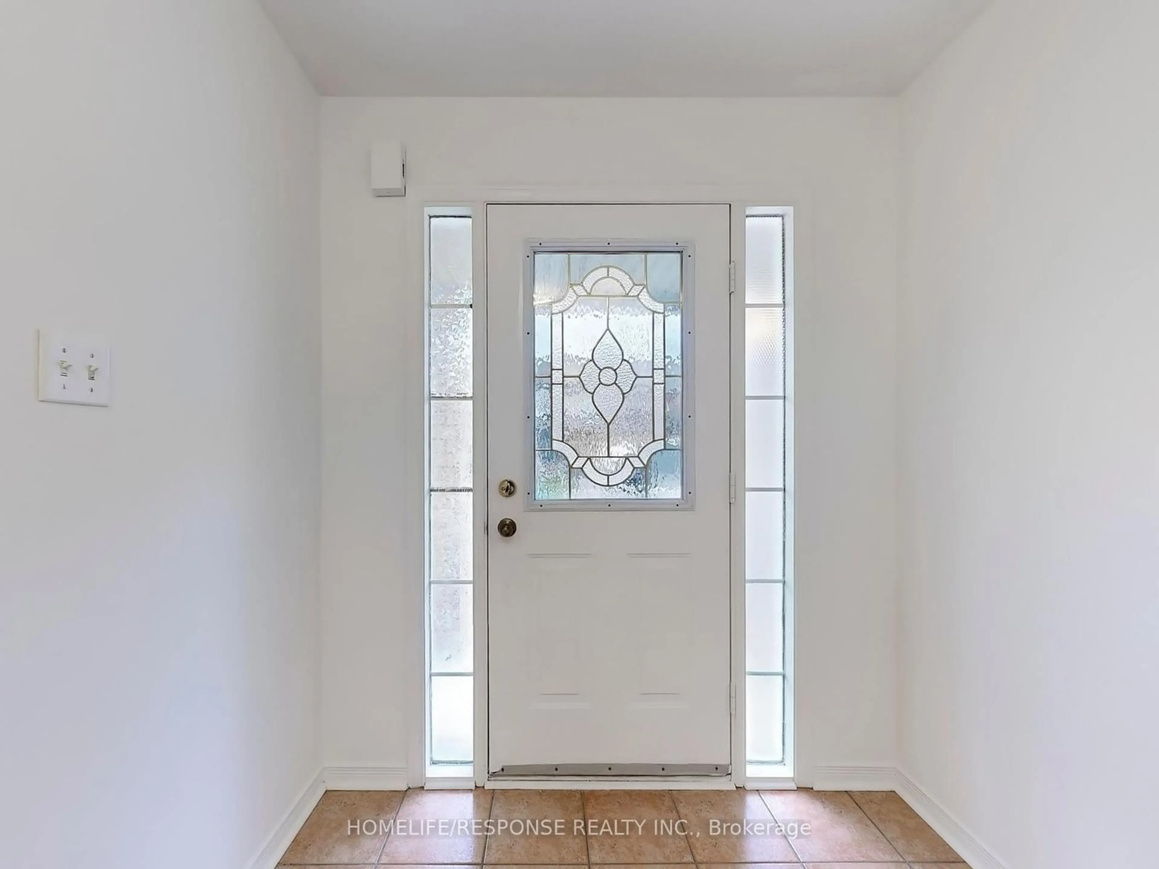 Indoor entryway for 5109 FALCONCREST Dr, Burlington Ontario L7L 6K3