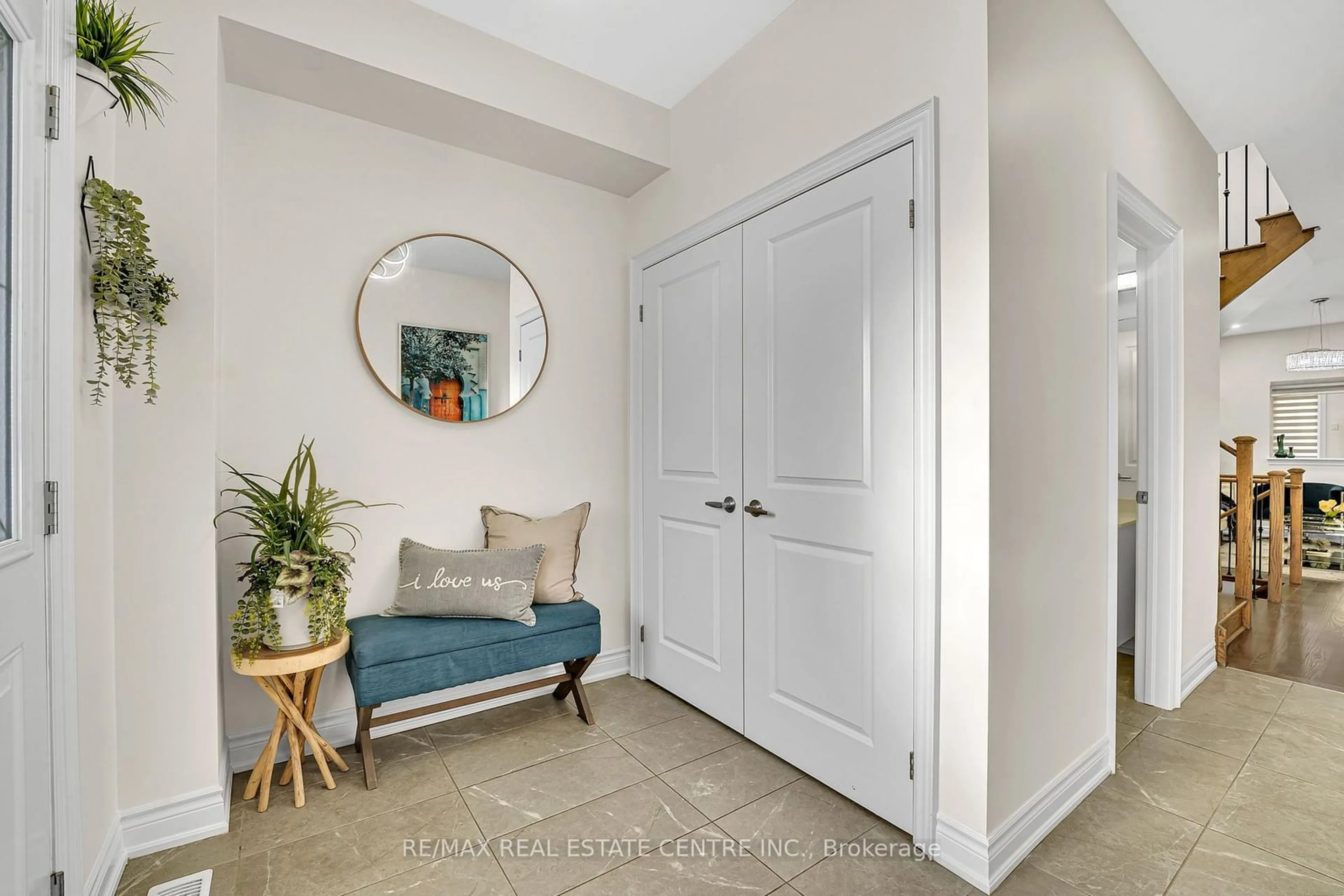 Indoor entryway for 418 Ramsey Pl, Milton Ontario L9E 1J6