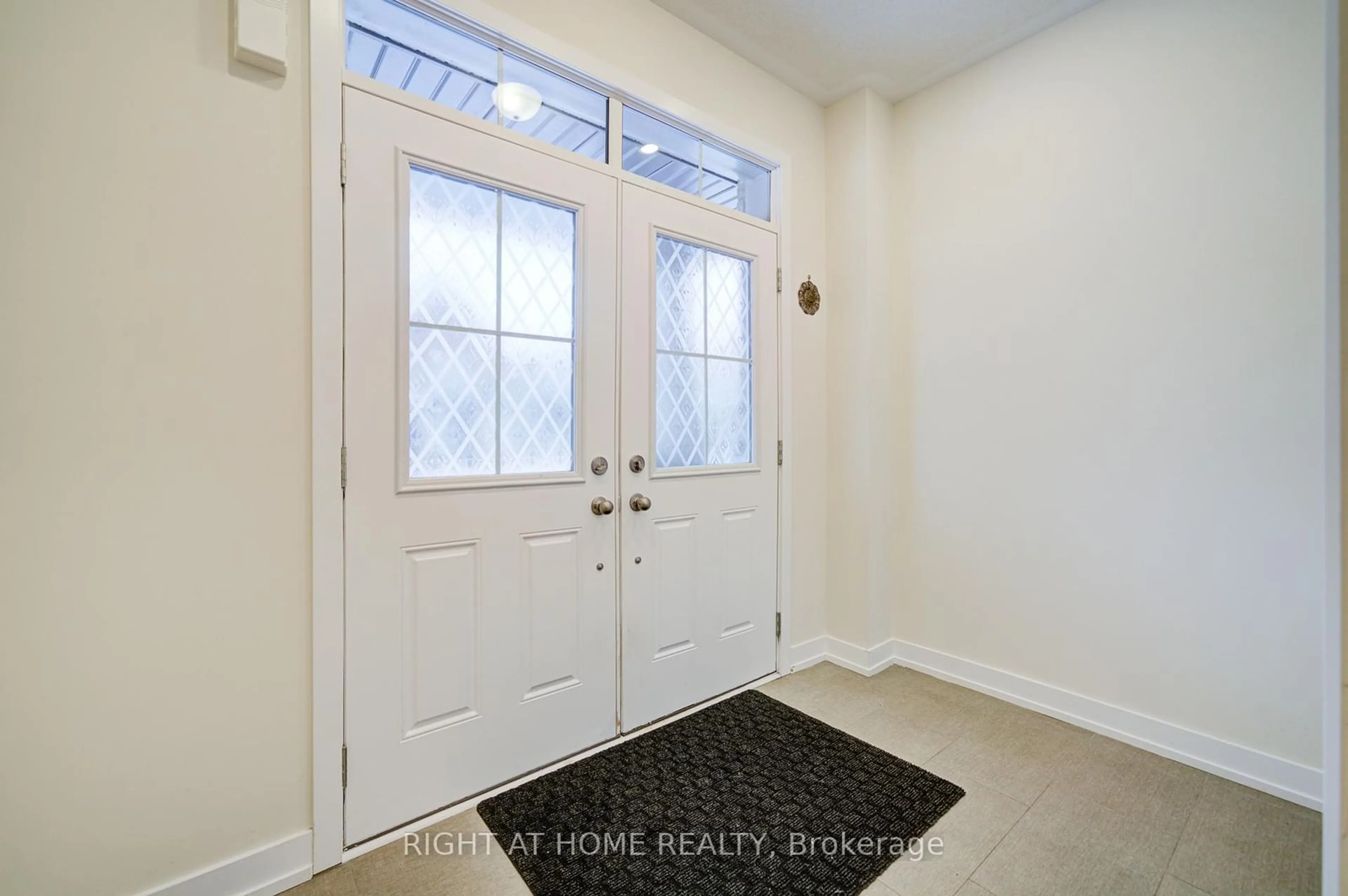 Indoor entryway for 637 Leatherleaf Landing, Milton Ontario L9V 1E3