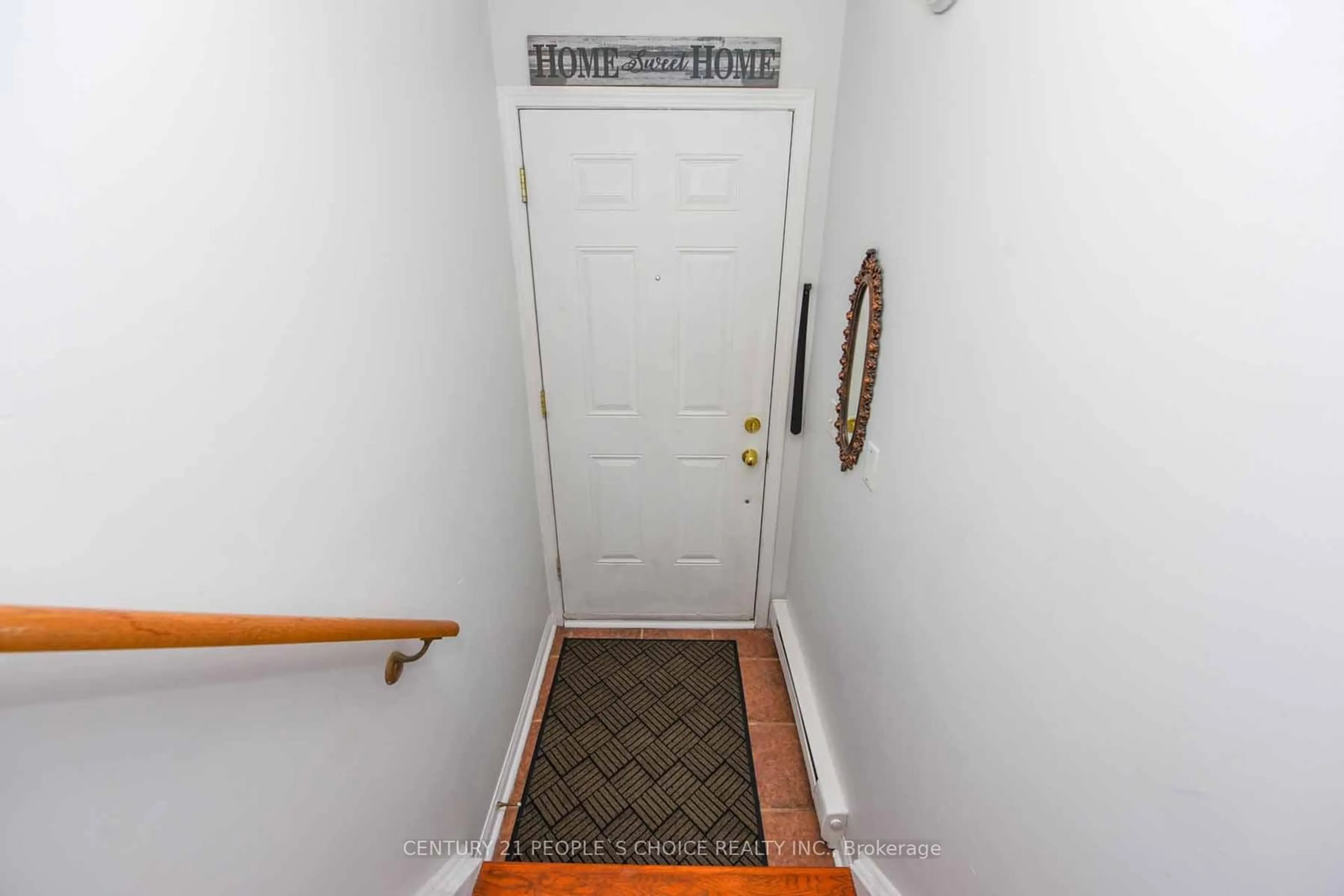 Indoor entryway for 3033 Finch Ave #2045, Toronto Ontario M9M 0A3