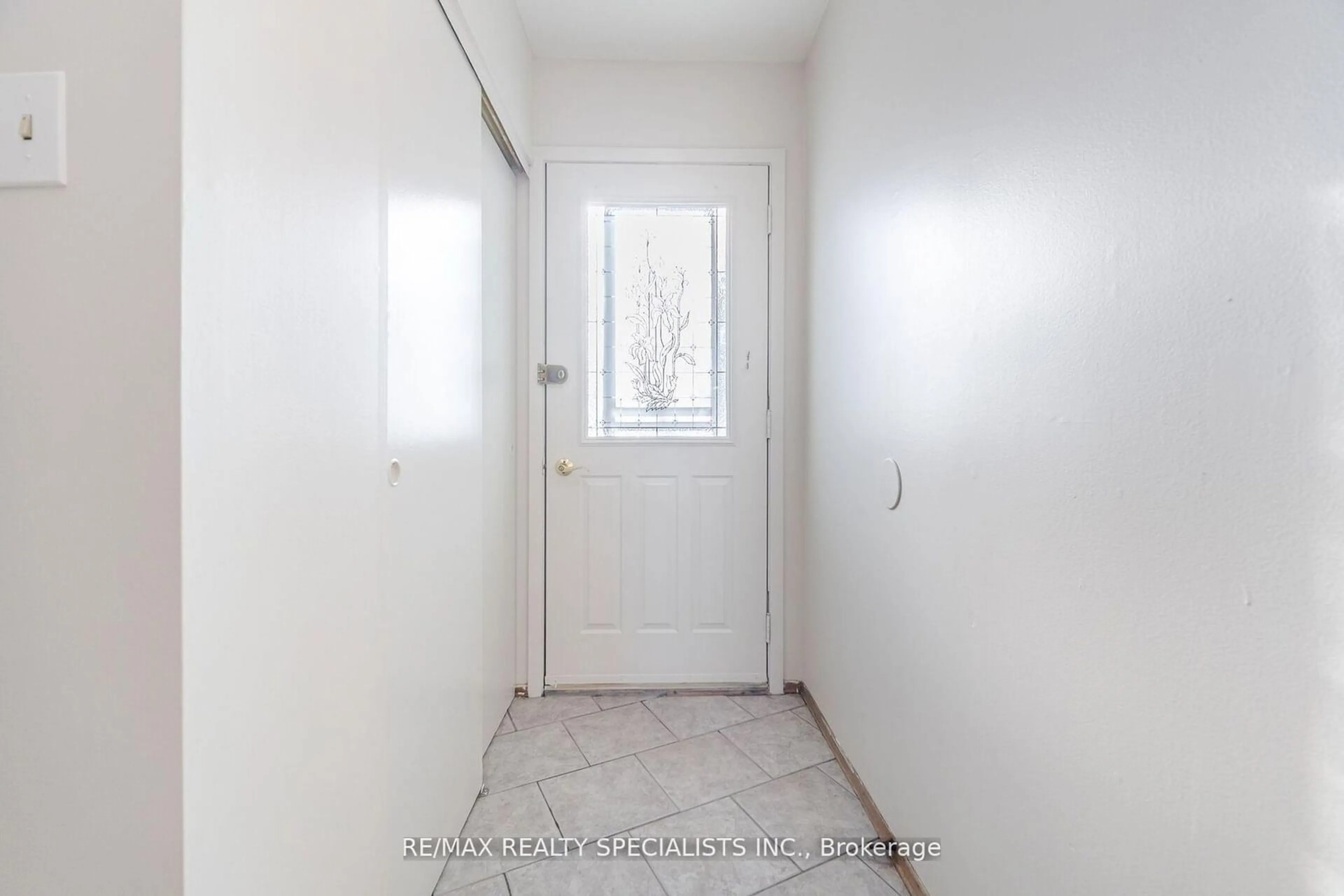 Indoor entryway for 475 Bramalea Rd #195, Brampton Ontario L6T 2X3