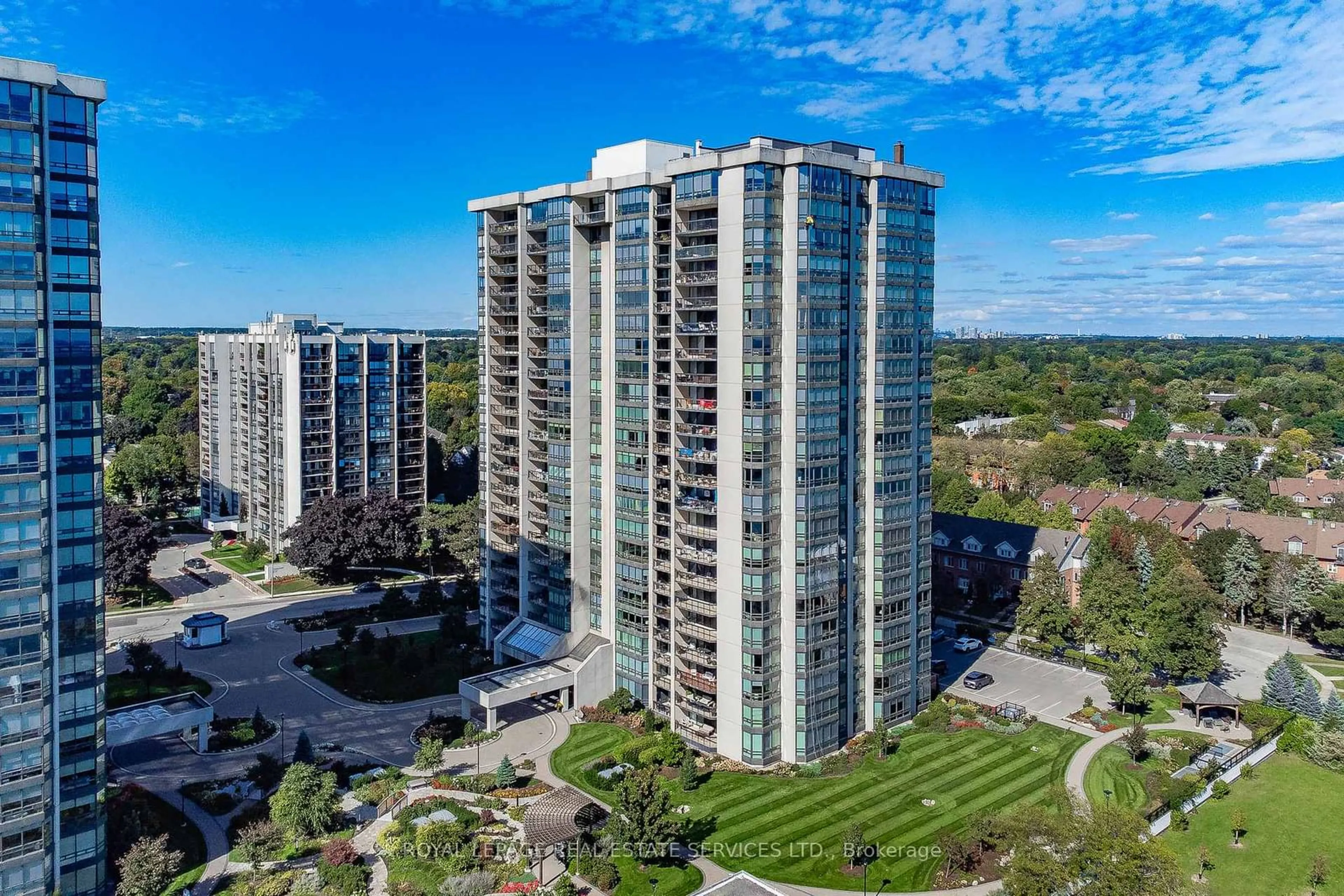 A pic from outside/outdoor area/front of a property/back of a property/a pic from drone, city buildings view from balcony for 2170 Marine Dr #207, Oakville Ontario L6L 5V1