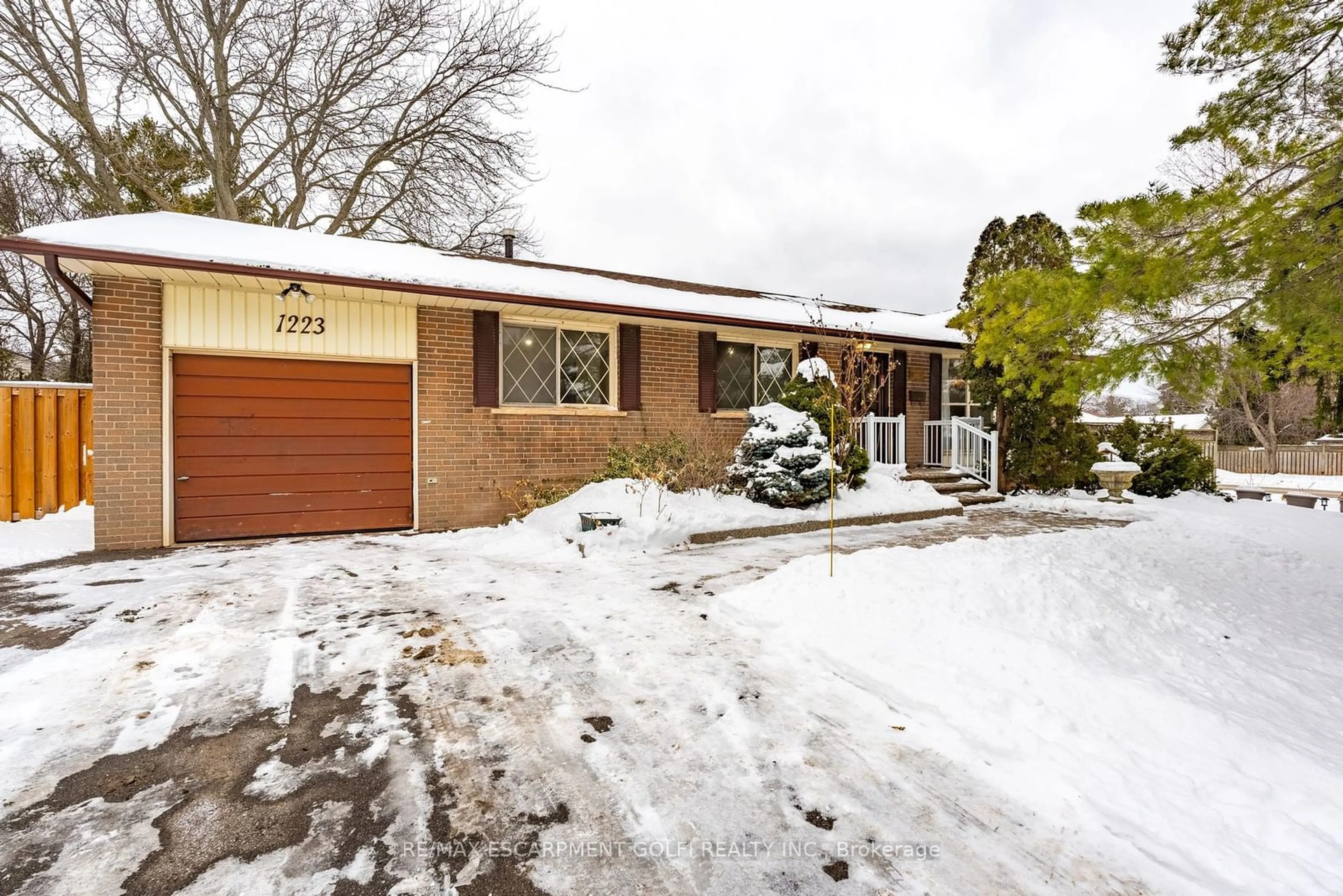 Home with brick exterior material, street for 1223 Redbank Cres, Oakville Ontario L6H 1Y4