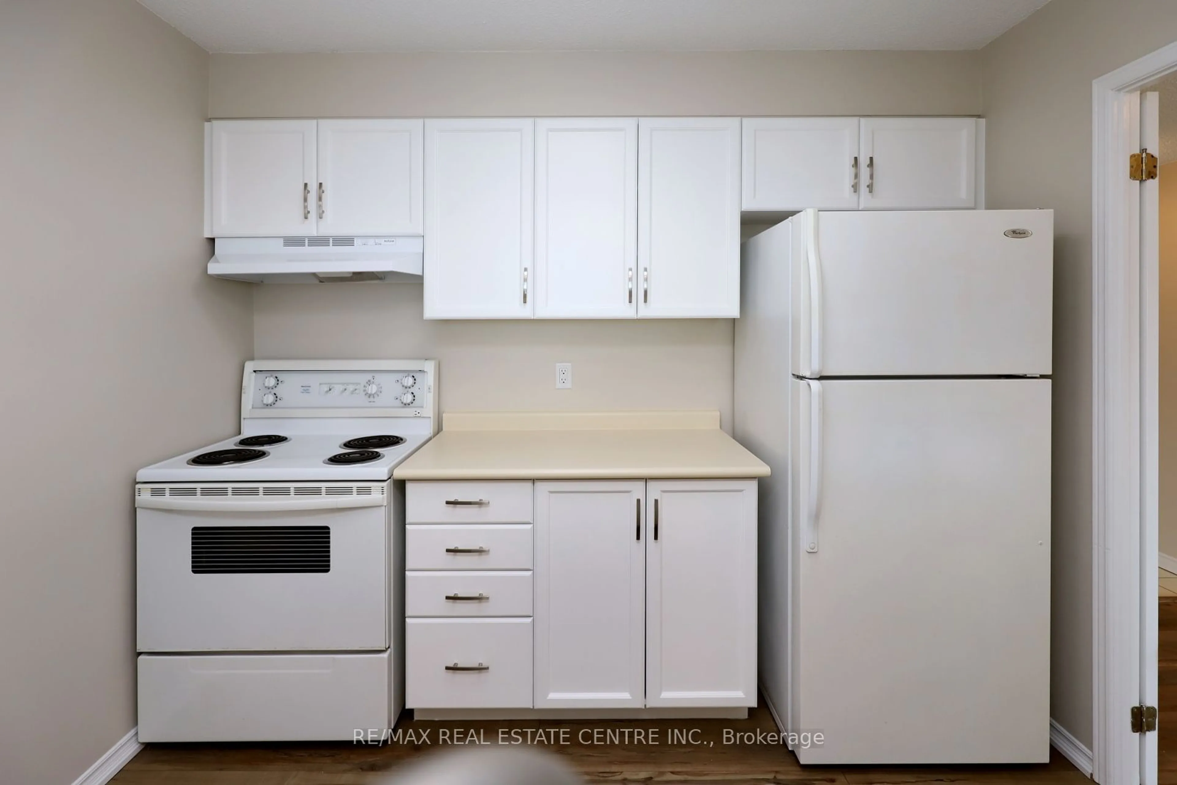 Standard kitchen, wood/laminate floor for 100 Millside Dr #1201, Milton Ontario L9T 5E2