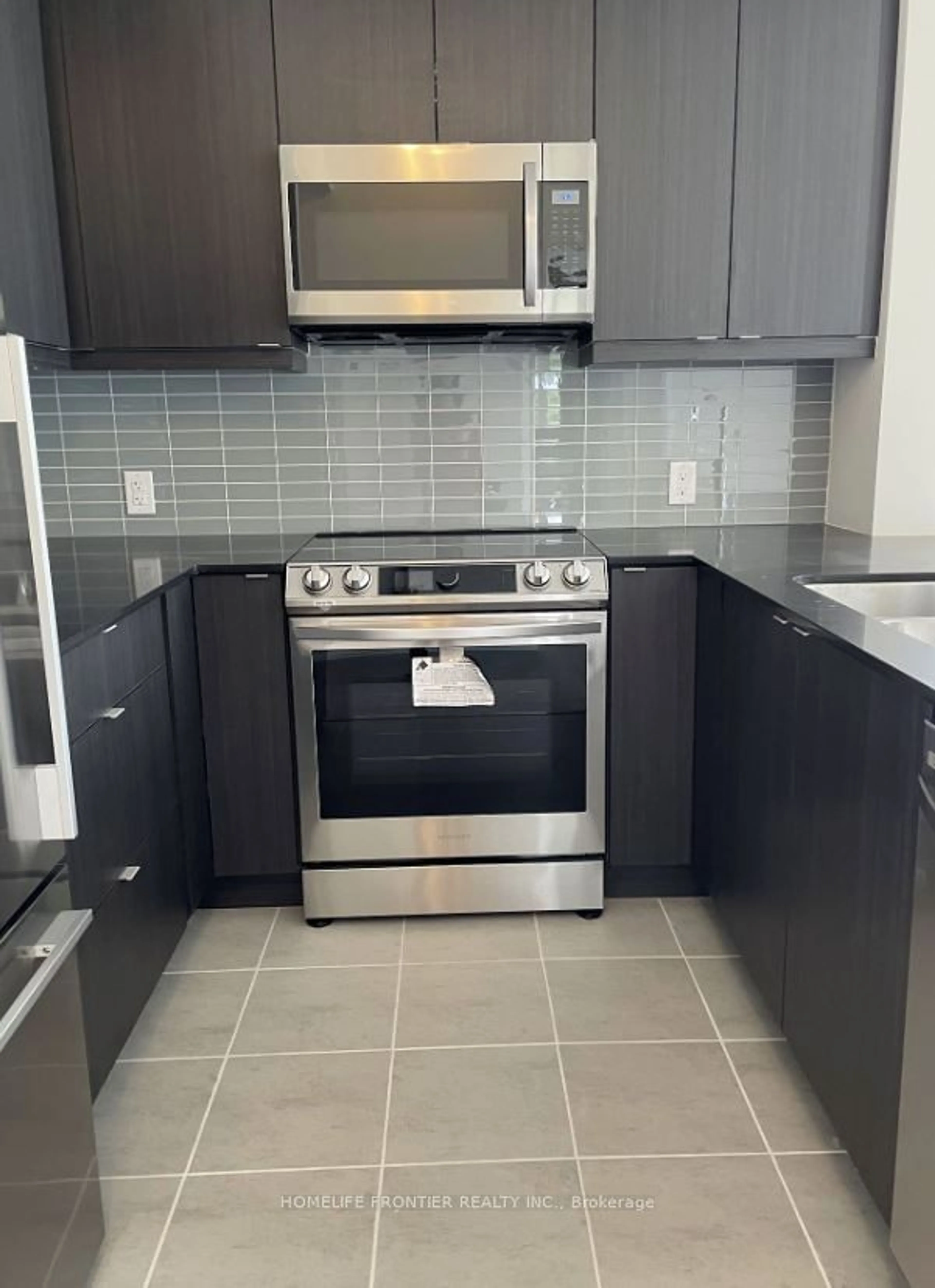 Standard kitchen, ceramic/tile floor for 50 Thomas Riley Rd #PH 2501, Toronto Ontario M9B 0C1