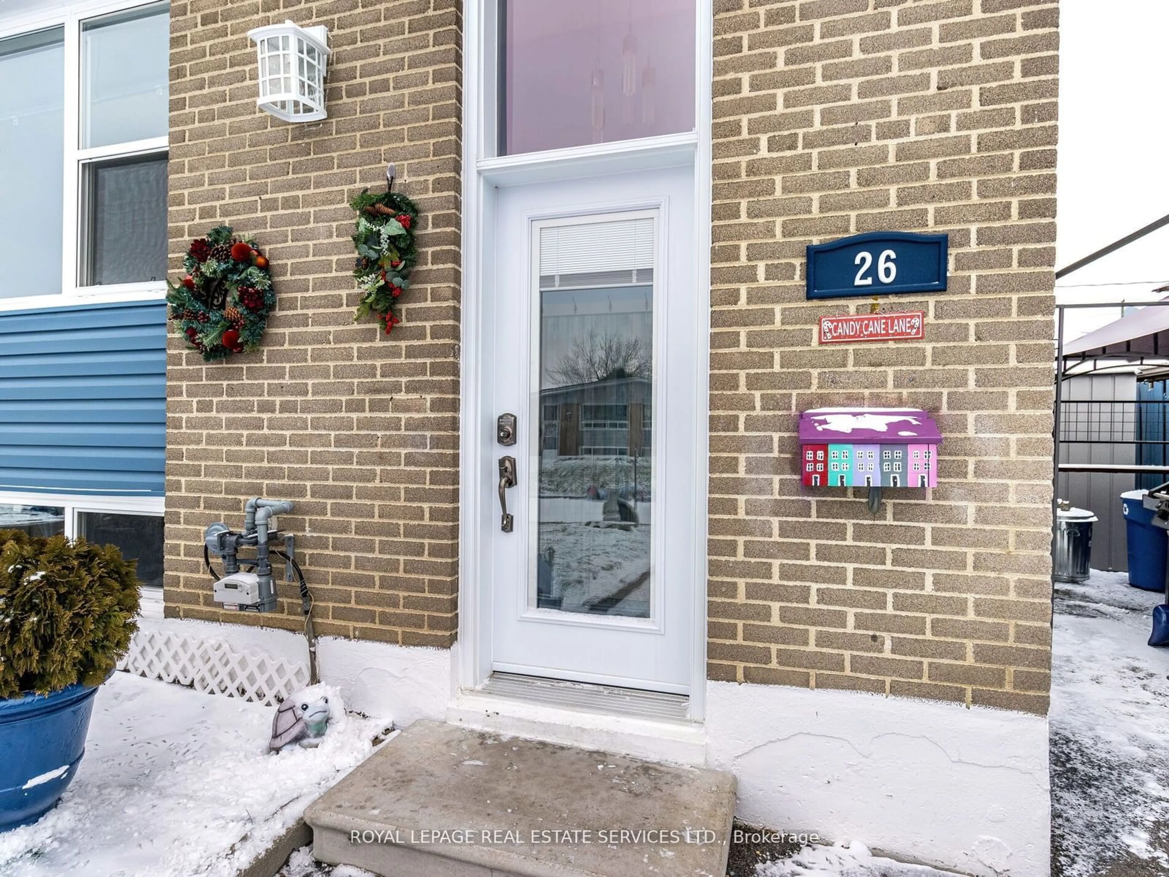 Indoor entryway for 26 Langwith Crt, Brampton Ontario L6Y 1Z8