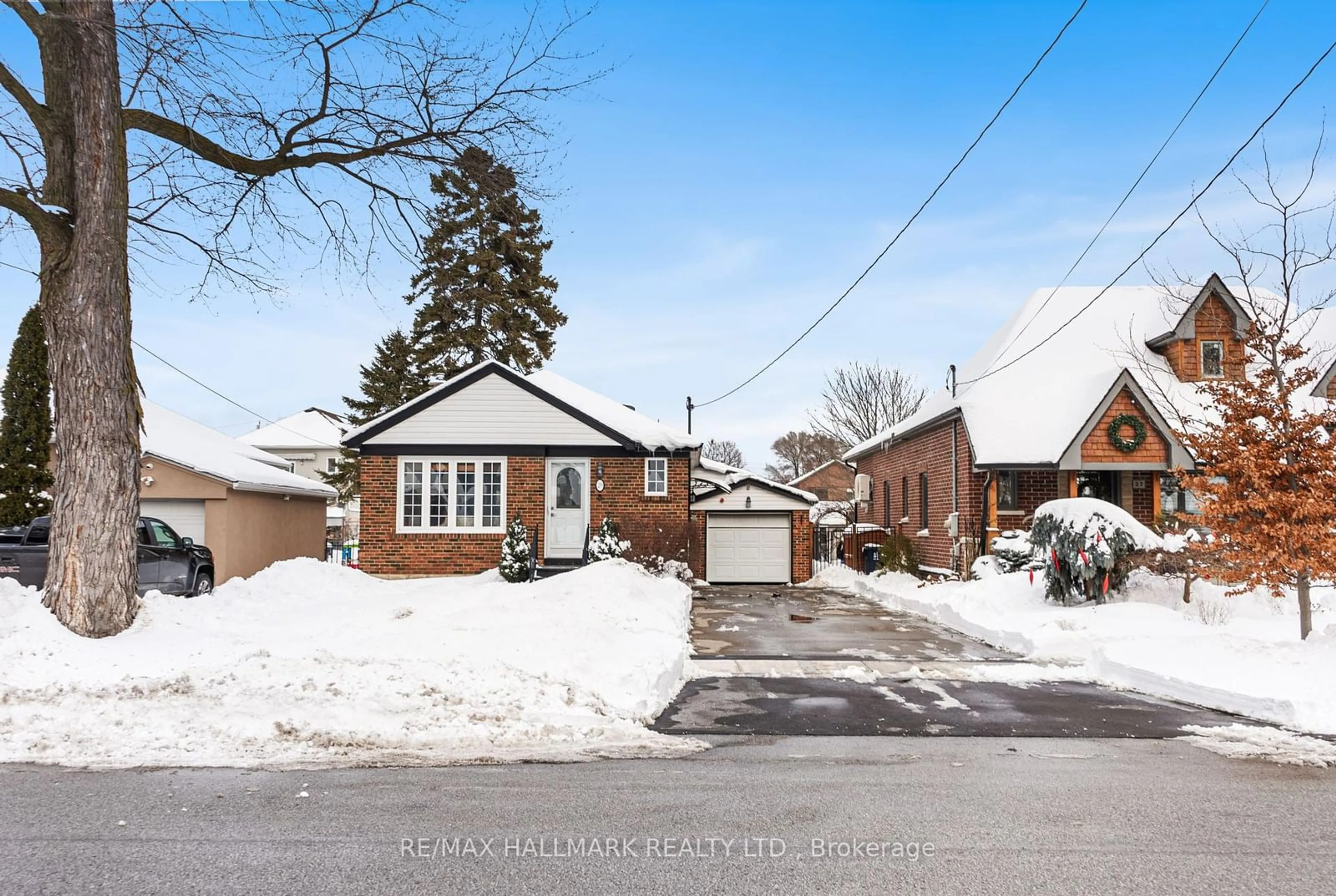 A pic from outside/outdoor area/front of a property/back of a property/a pic from drone, street for 29 Chartwell Rd, Toronto Ontario M8Z 4E9