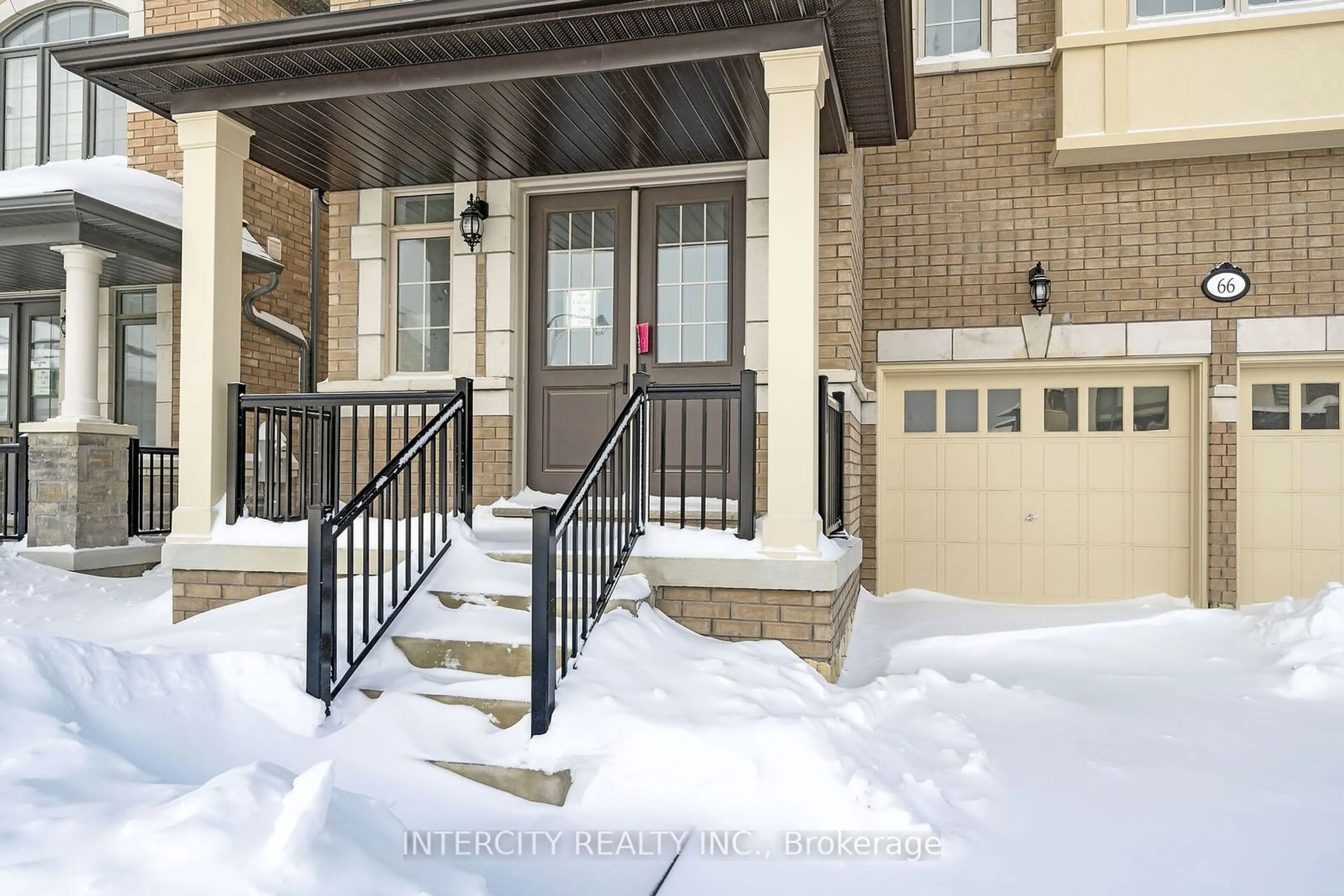 Indoor entryway for 66 Claremont Dr, Brampton Ontario L6R 4G3