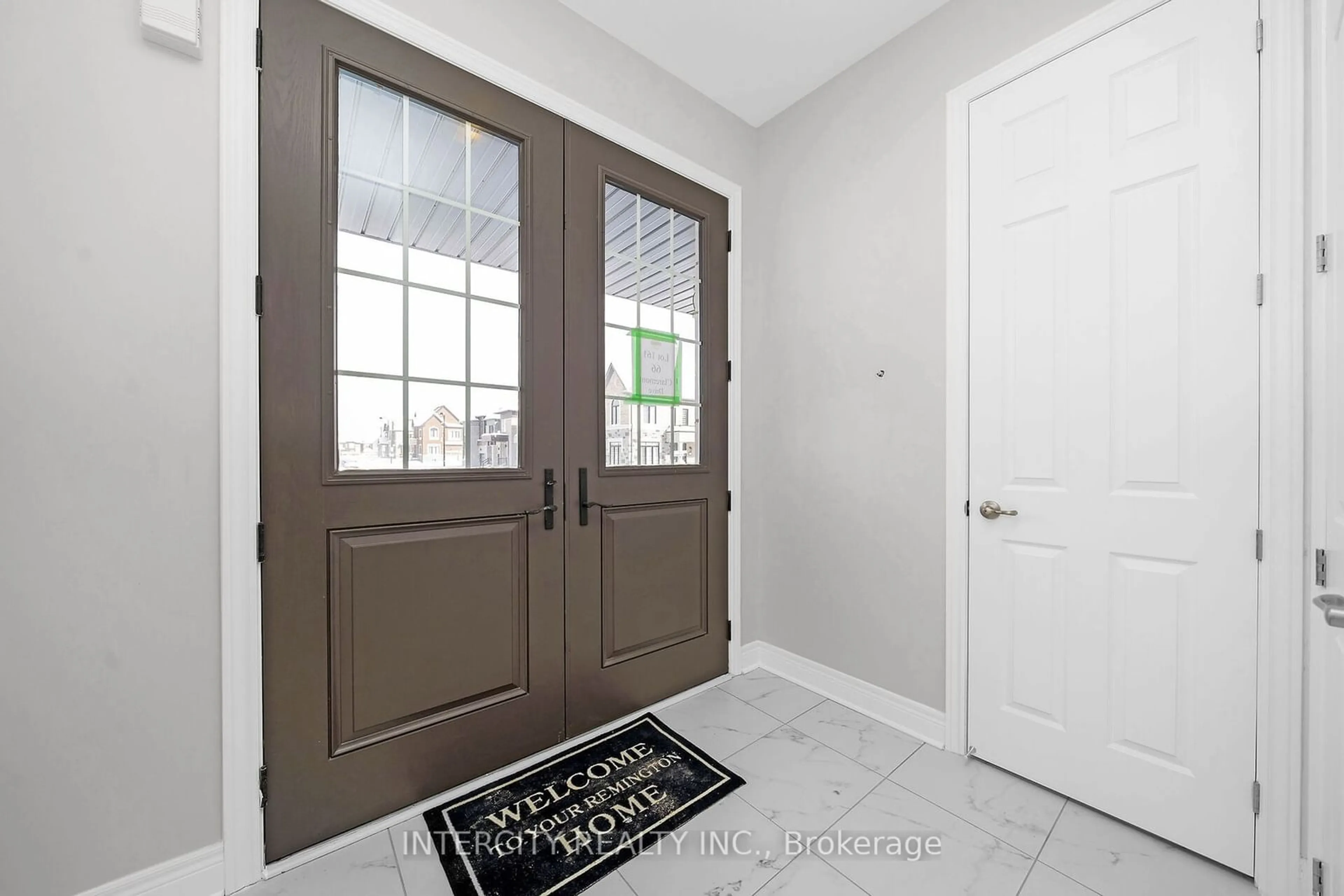 Indoor entryway for 66 Claremont Dr, Brampton Ontario L6R 4G3