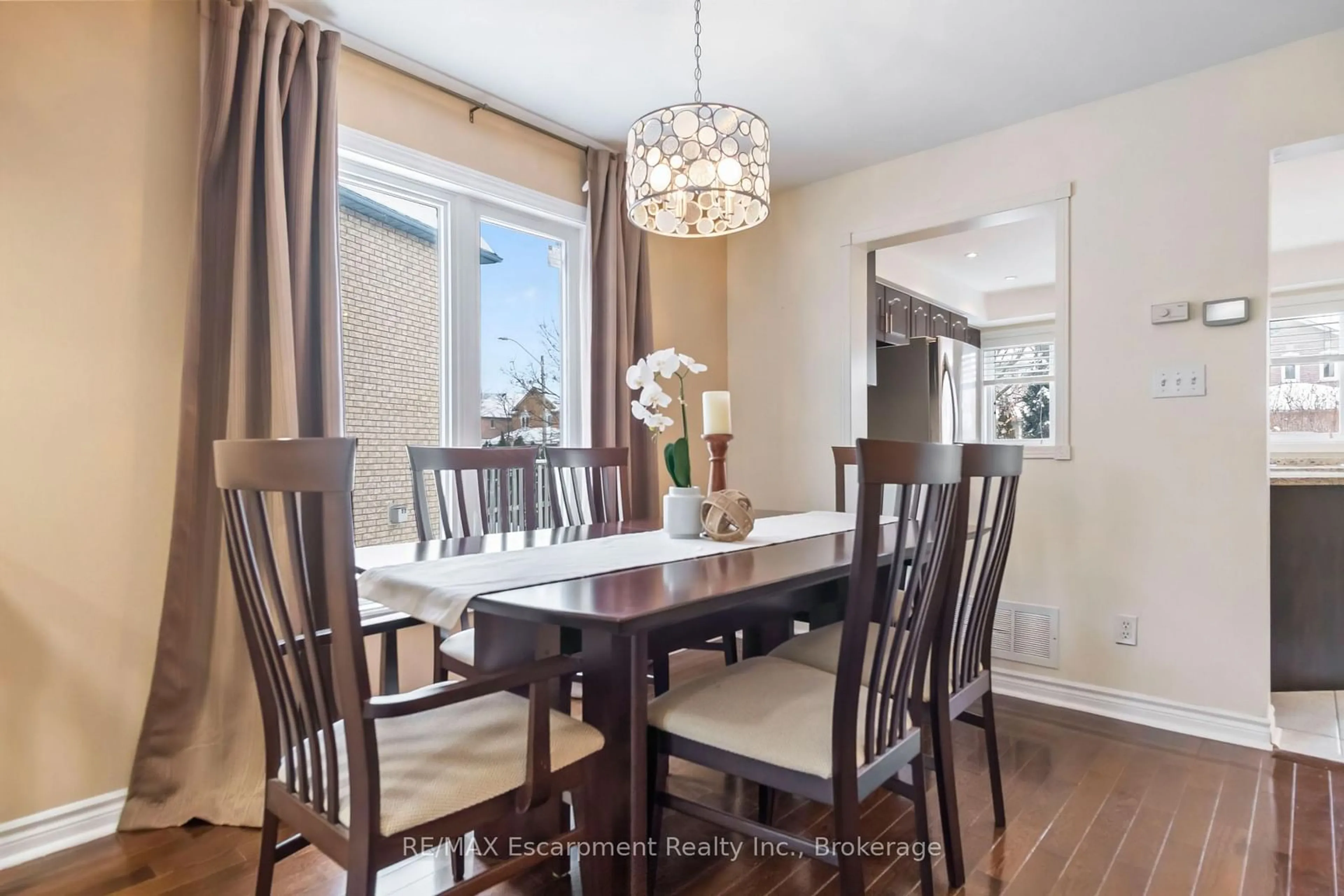 Dining room, wood/laminate floor for 455 APACHE Crt #63, Mississauga Ontario L4Z 3W8