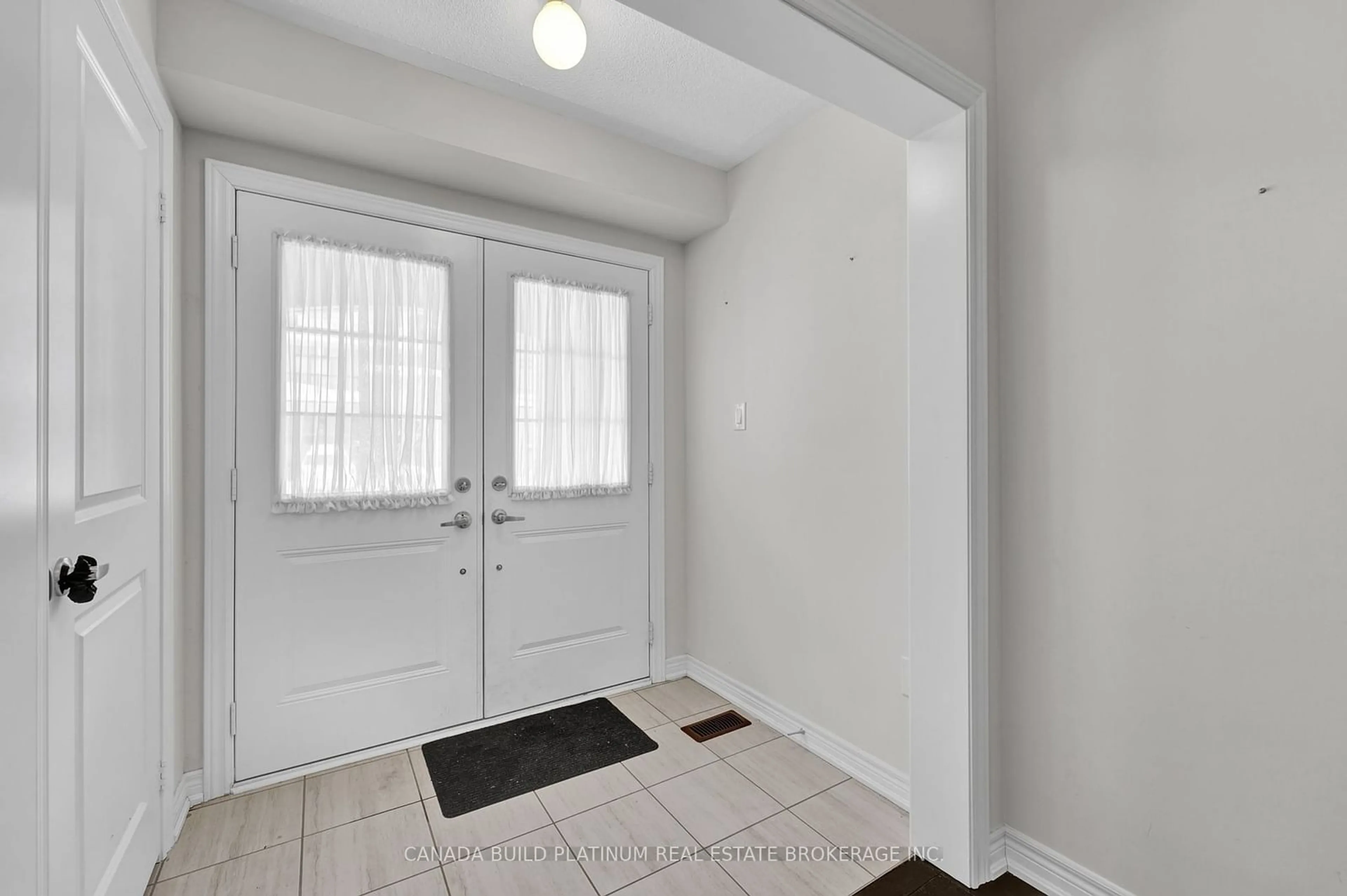 Indoor entryway for 53 Fruitvale Circ, Brampton Ontario L7A 5B9