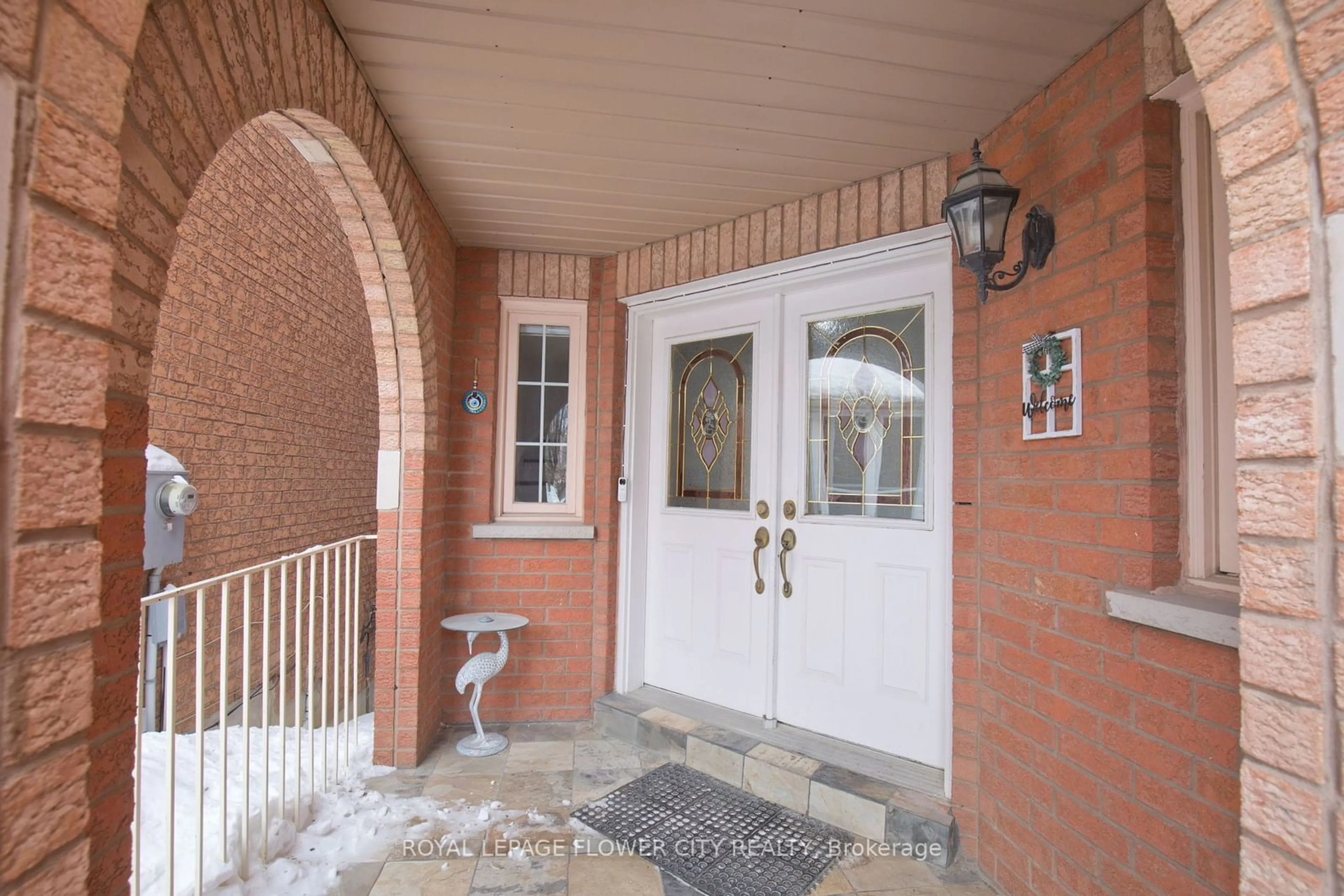 Indoor entryway for 5463 Wilderness Tr, Mississauga Ontario L4Z 4A5