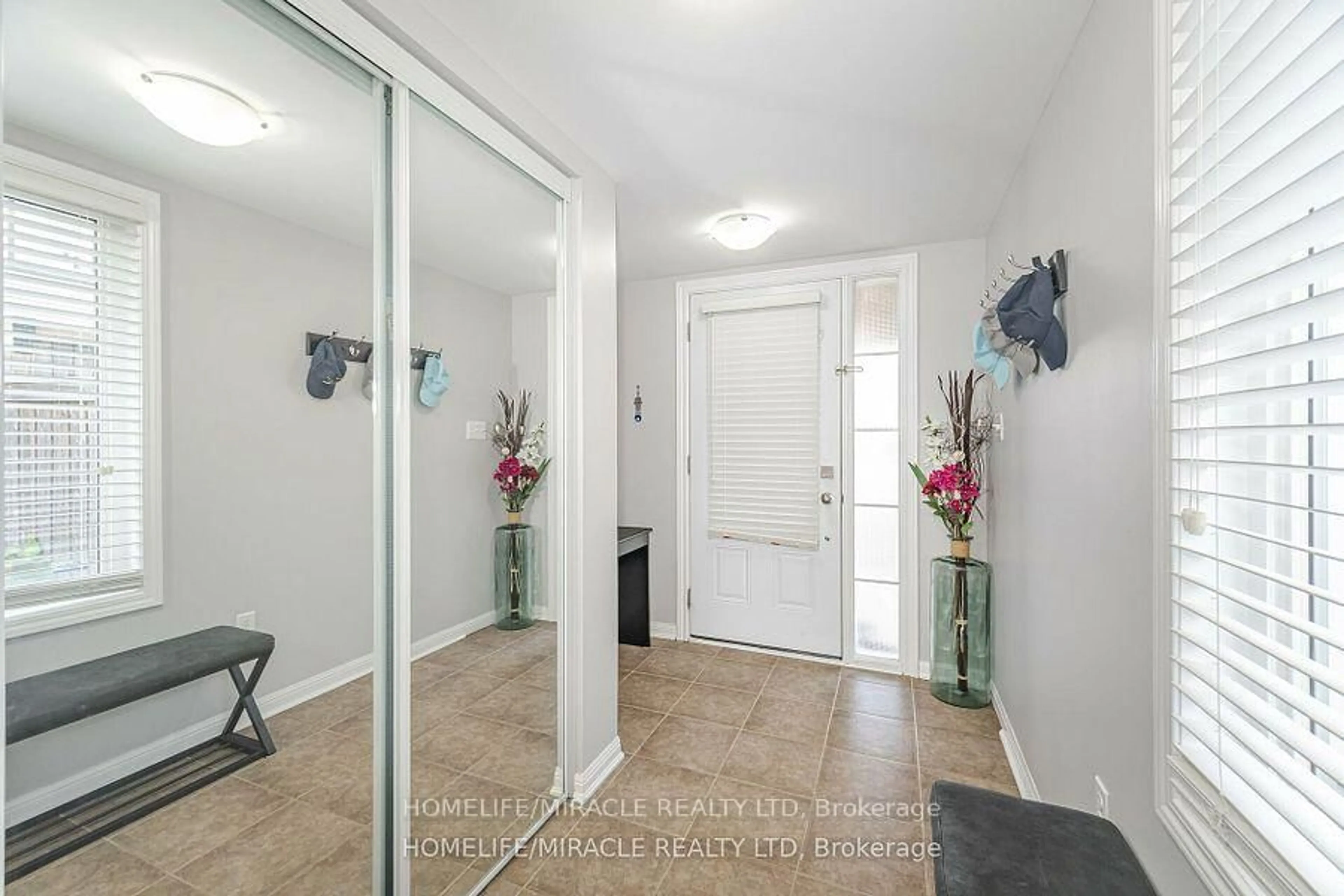 Indoor entryway for 41 Ashen Tree Lane, Brampton Ontario L7A 0T1