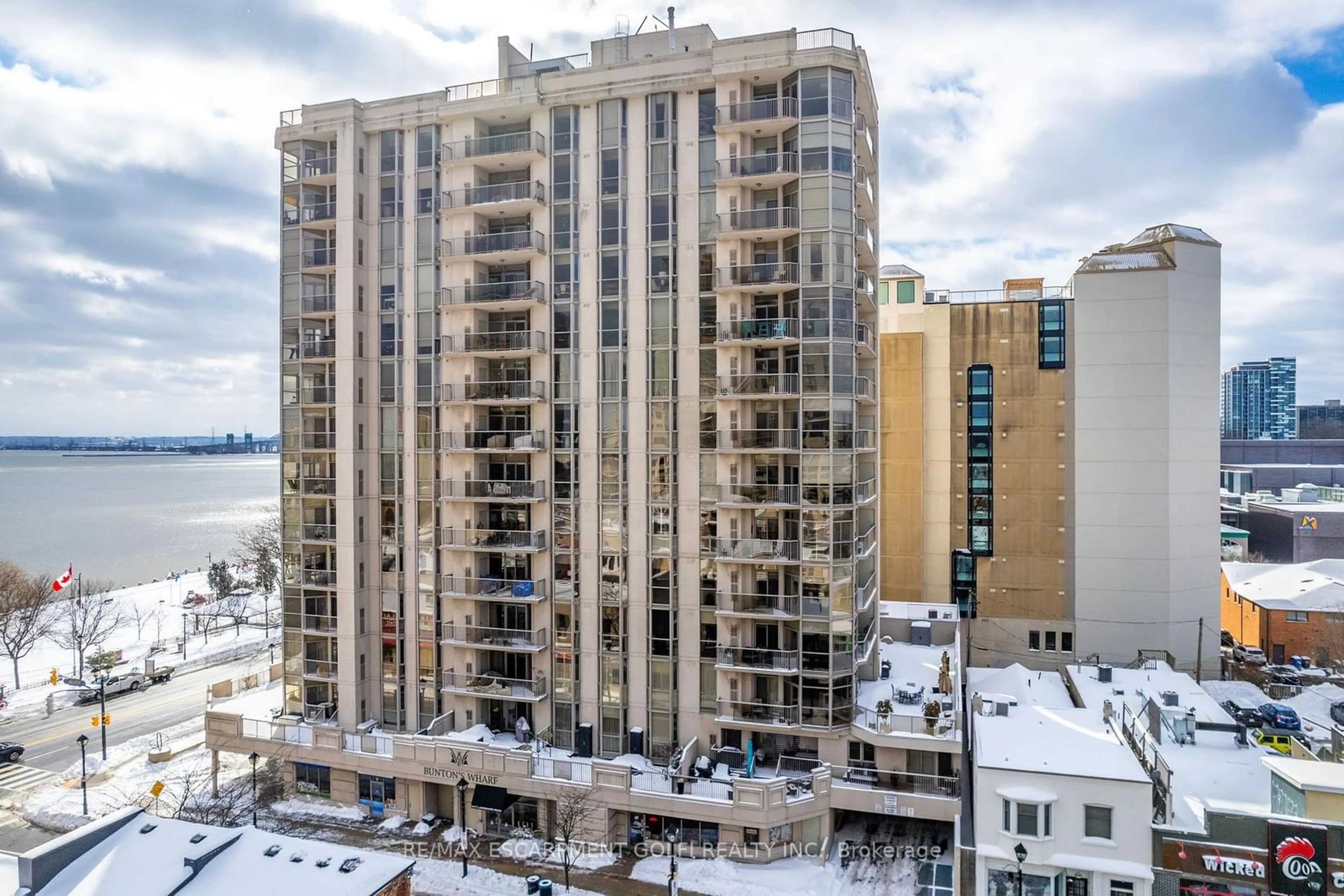 A pic from outside/outdoor area/front of a property/back of a property/a pic from drone, city buildings view from balcony for 1477 Lakeshore Rd #304, Burlington Ontario L7S 1B5