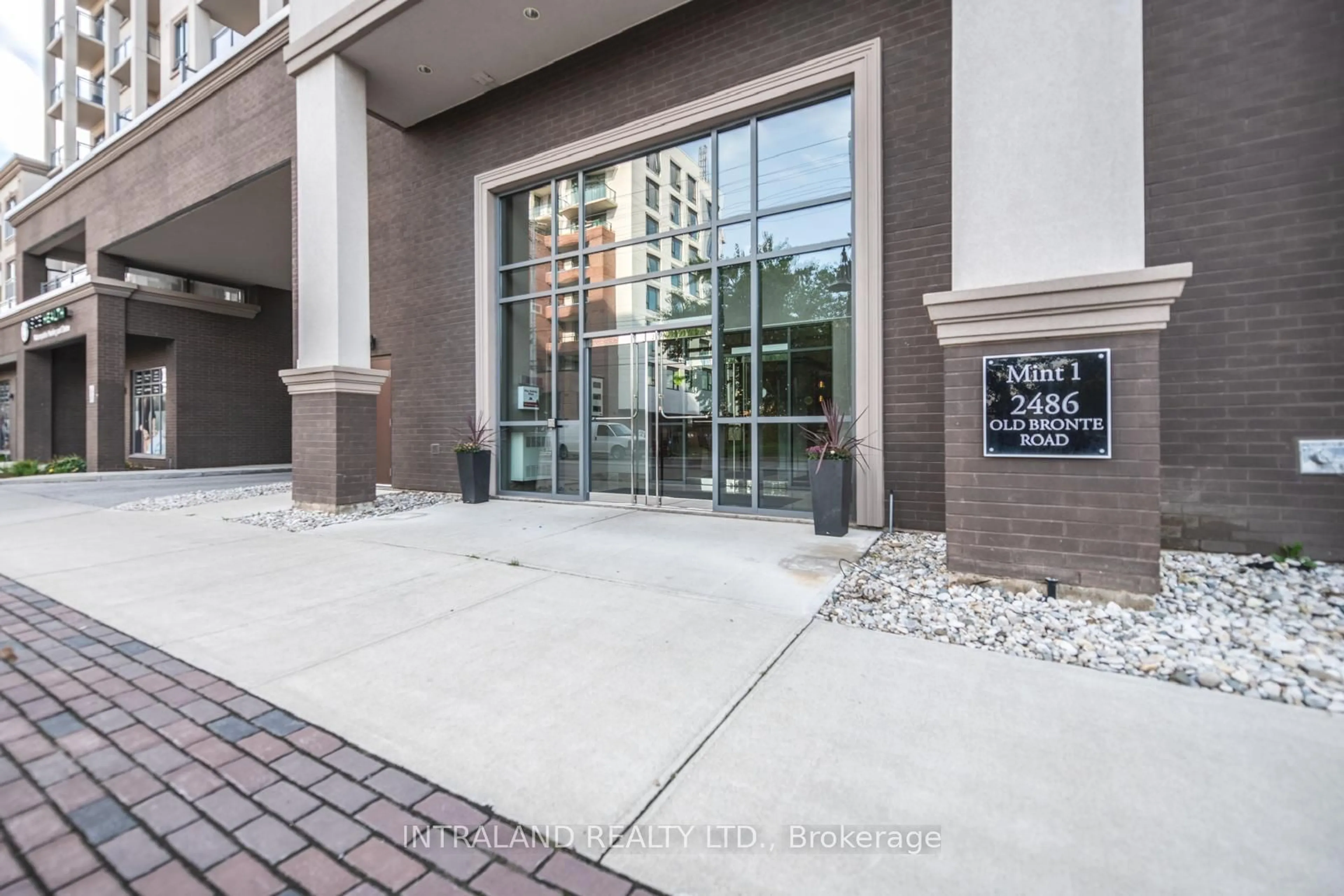 Indoor foyer for 2486 Old Bronte Rd #608, Oakville Ontario L6M 4J2