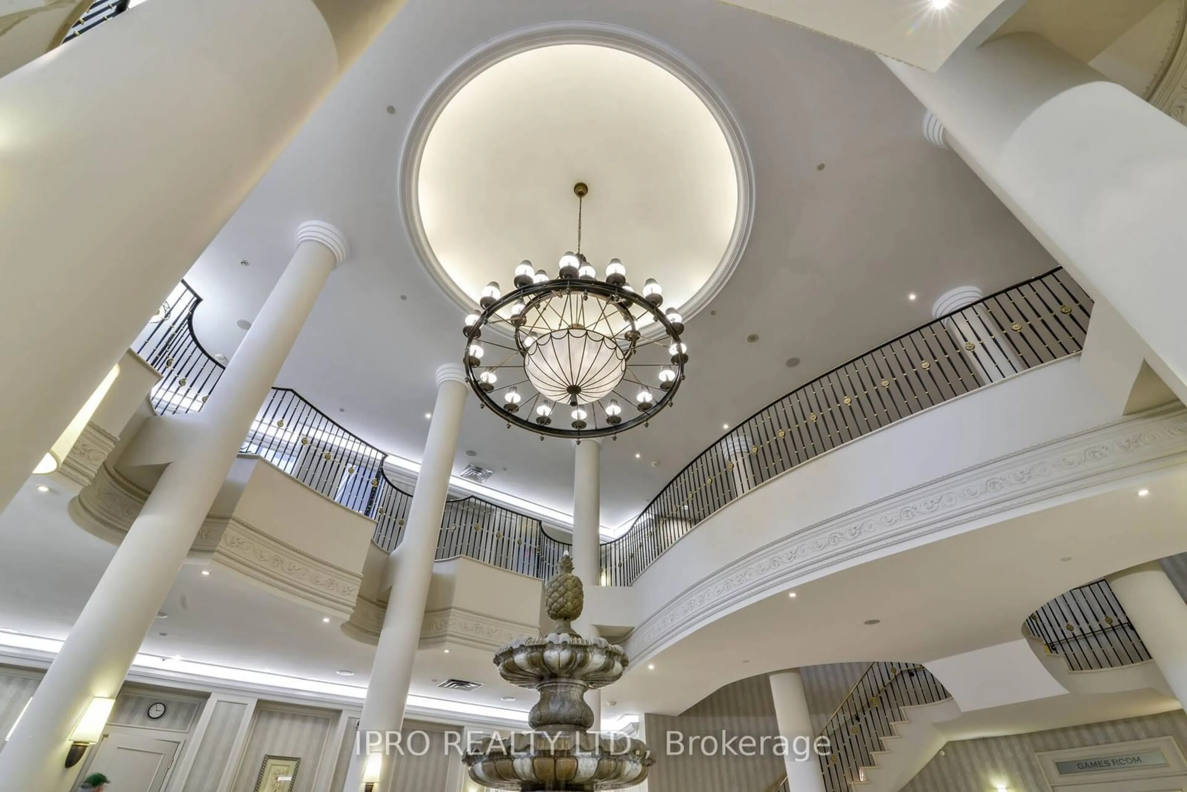 Indoor foyer for 35 Kingsbridge Garden Circ #506, Mississauga Ontario L5R 3Z5