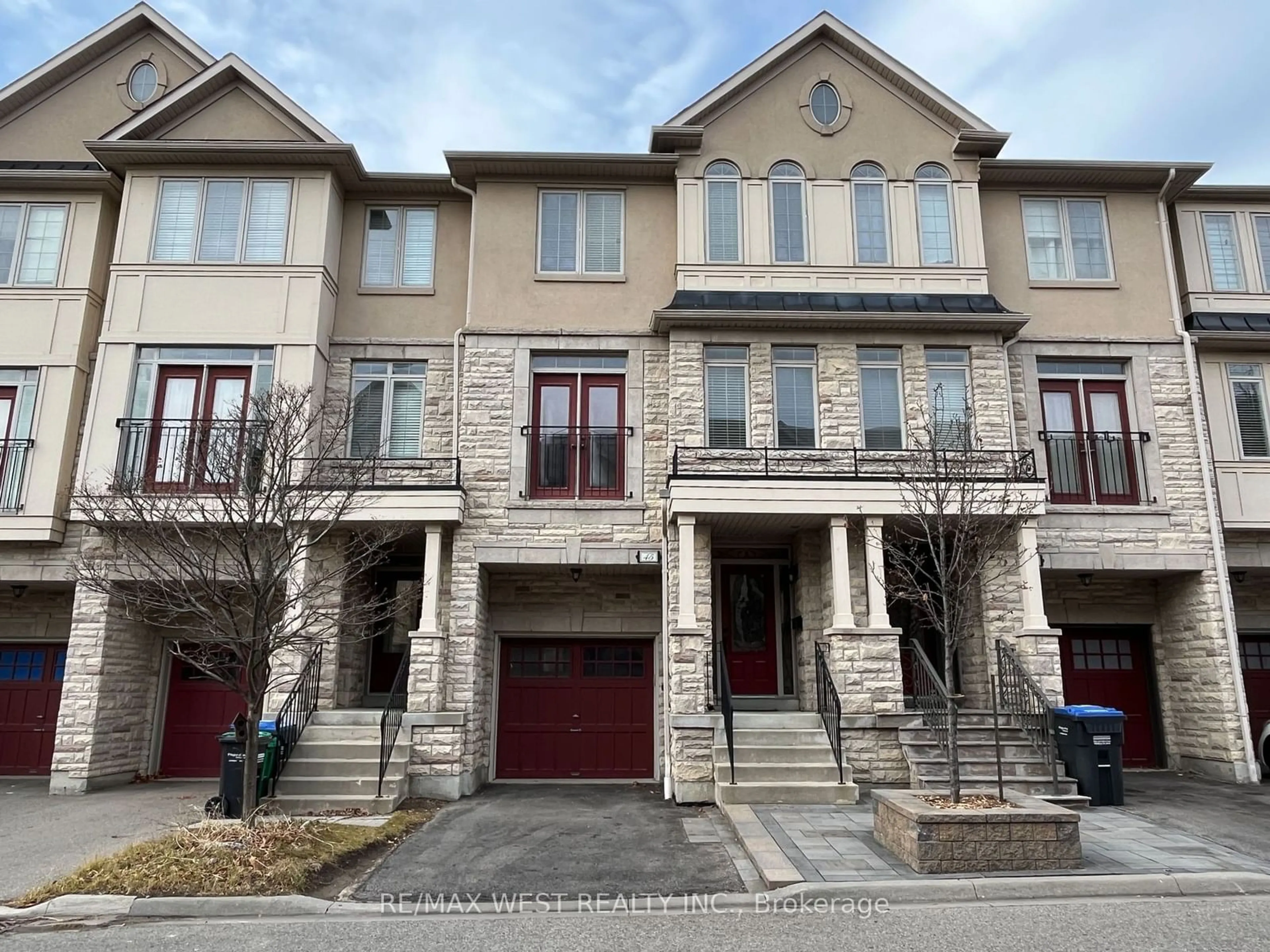 A pic from outside/outdoor area/front of a property/back of a property/a pic from drone, street for 3038 Haines Rd #45, Mississauga Ontario L4Y 0C8