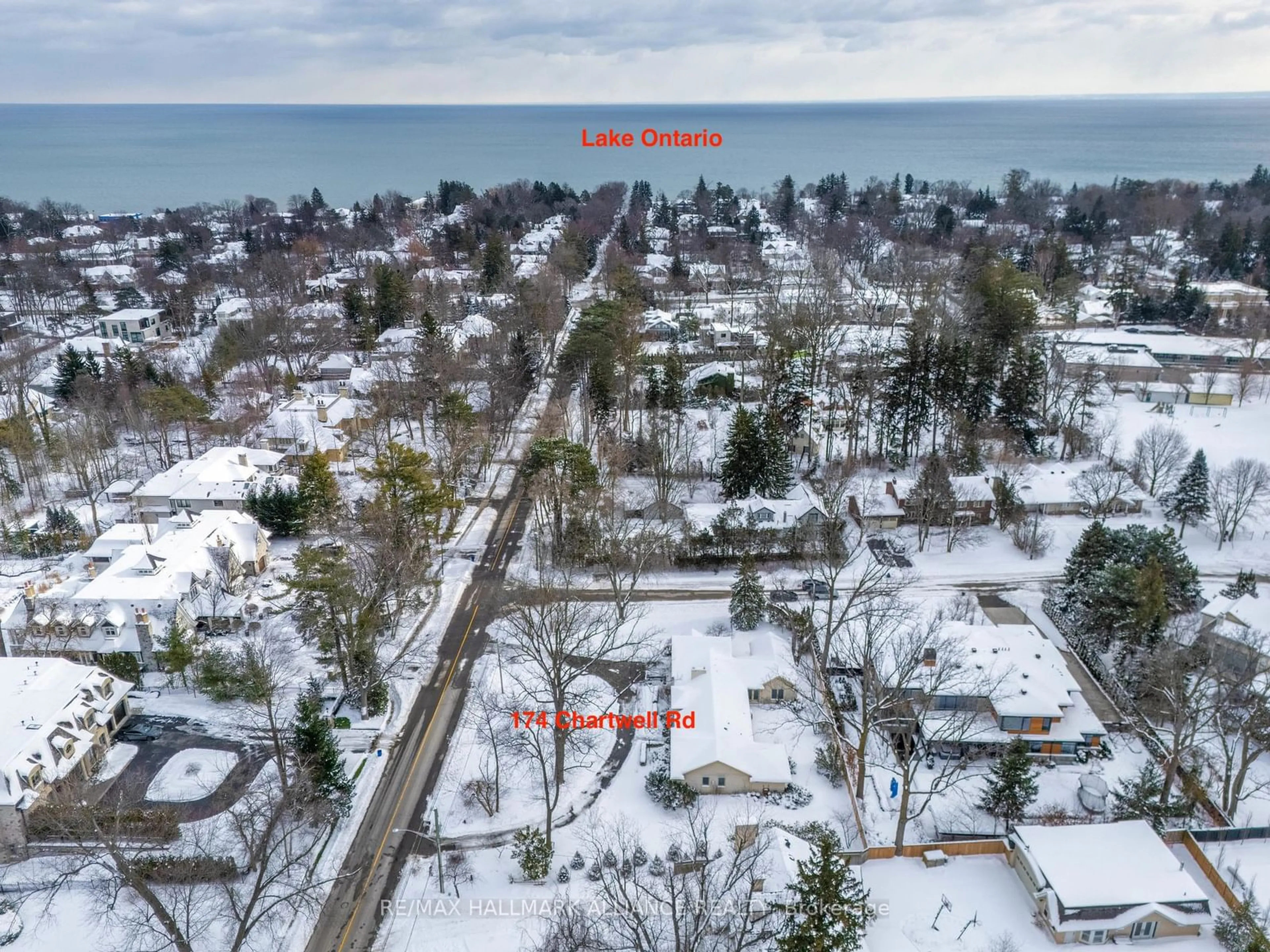 A pic from outside/outdoor area/front of a property/back of a property/a pic from drone, water/lake/river/ocean view for 174 CHARTWELL Rd, Oakville Ontario L6J 3Z8