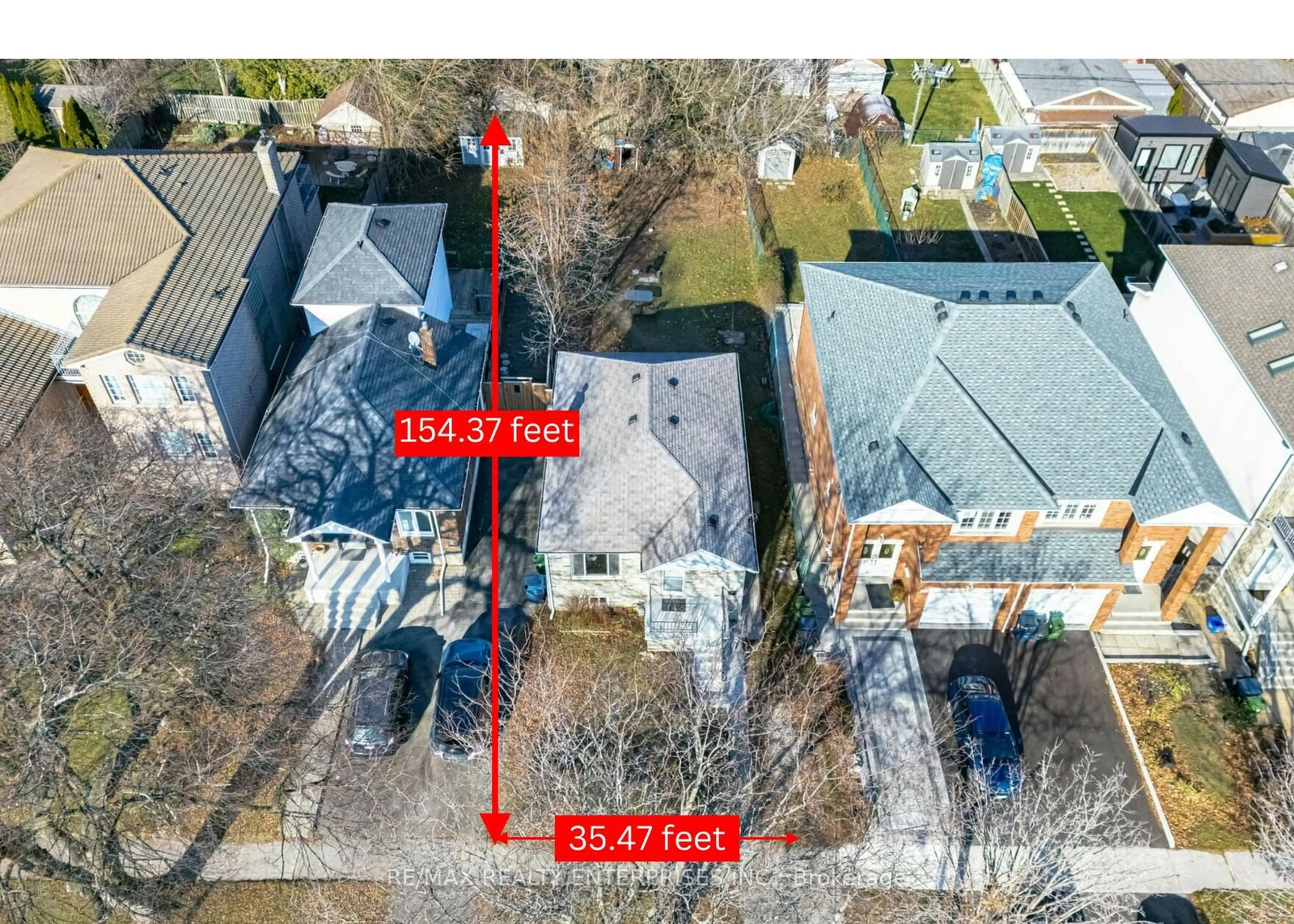 A pic from outside/outdoor area/front of a property/back of a property/a pic from drone, street for 166 Hay Ave, Toronto Ontario M8Z 1G5