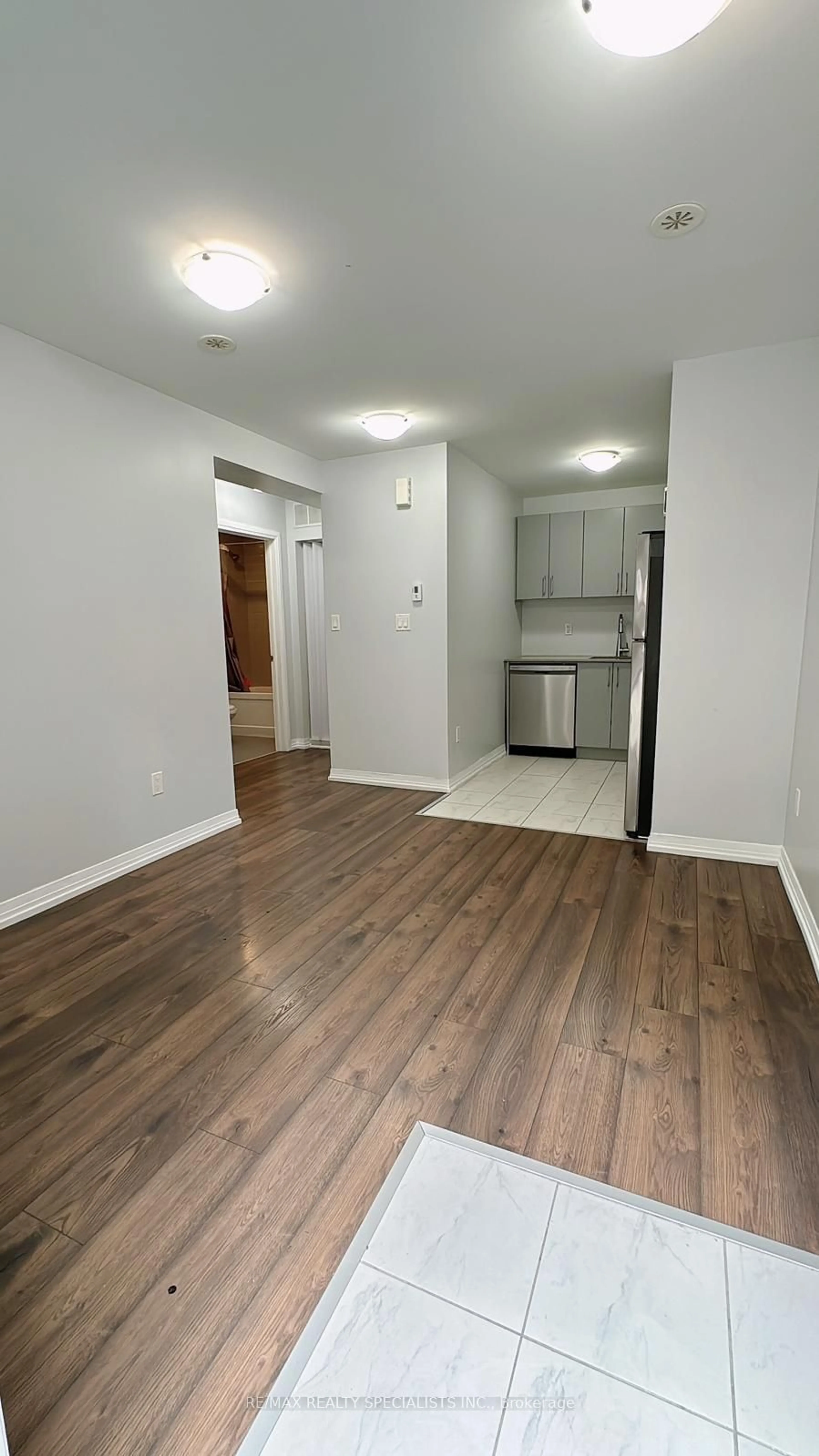 A pic of a room for 1145 Journeyman Lane #121, Mississauga Ontario L5J 0B5