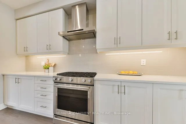 Additional property image - 2 Vaudeville Dr