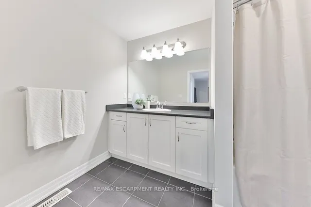 Additional property image - 2 Vaudeville Dr