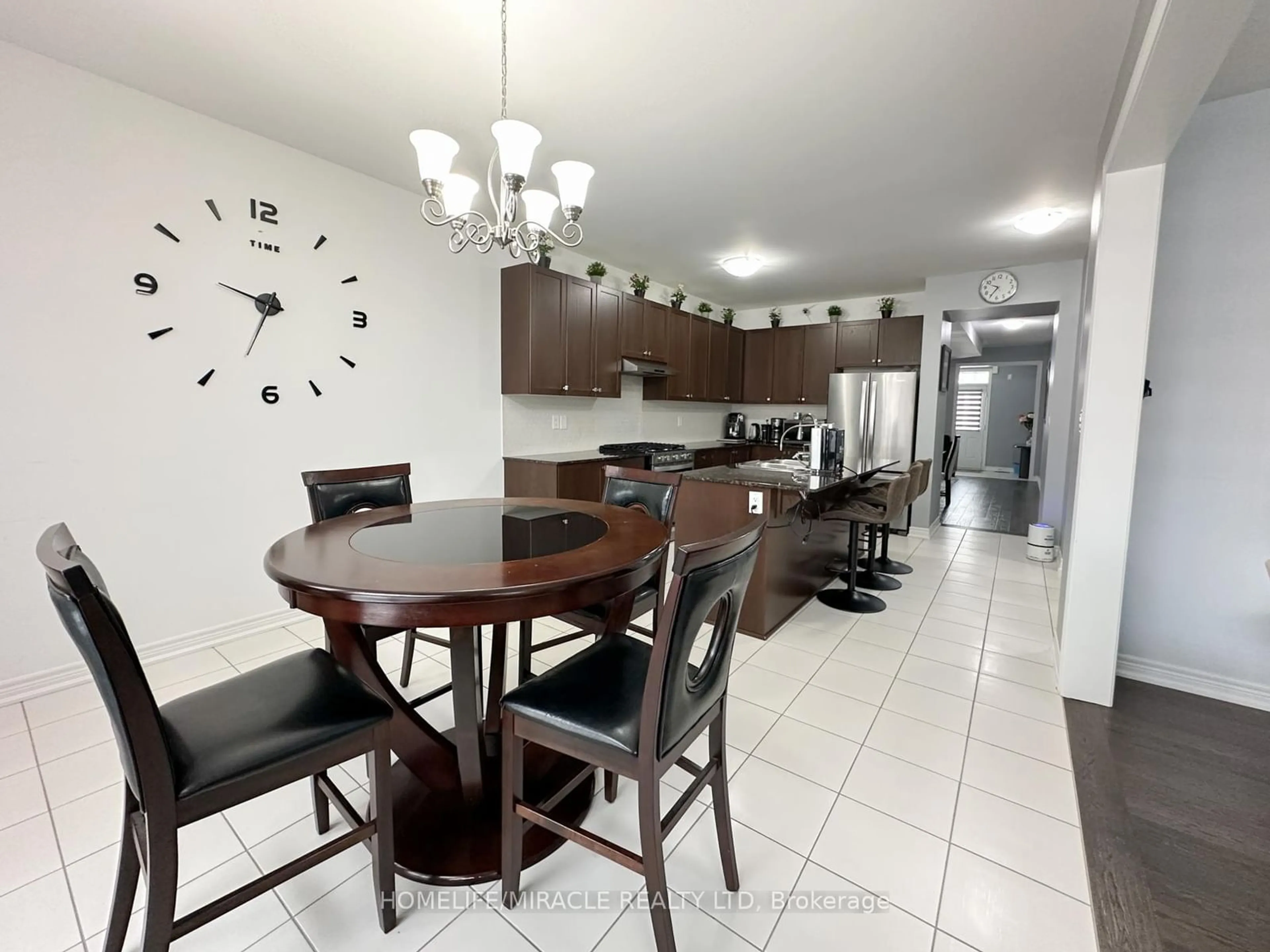 Open concept kitchen, ceramic/tile floor for 15 Clunburry Rd, Brampton Ontario L7A 5B4