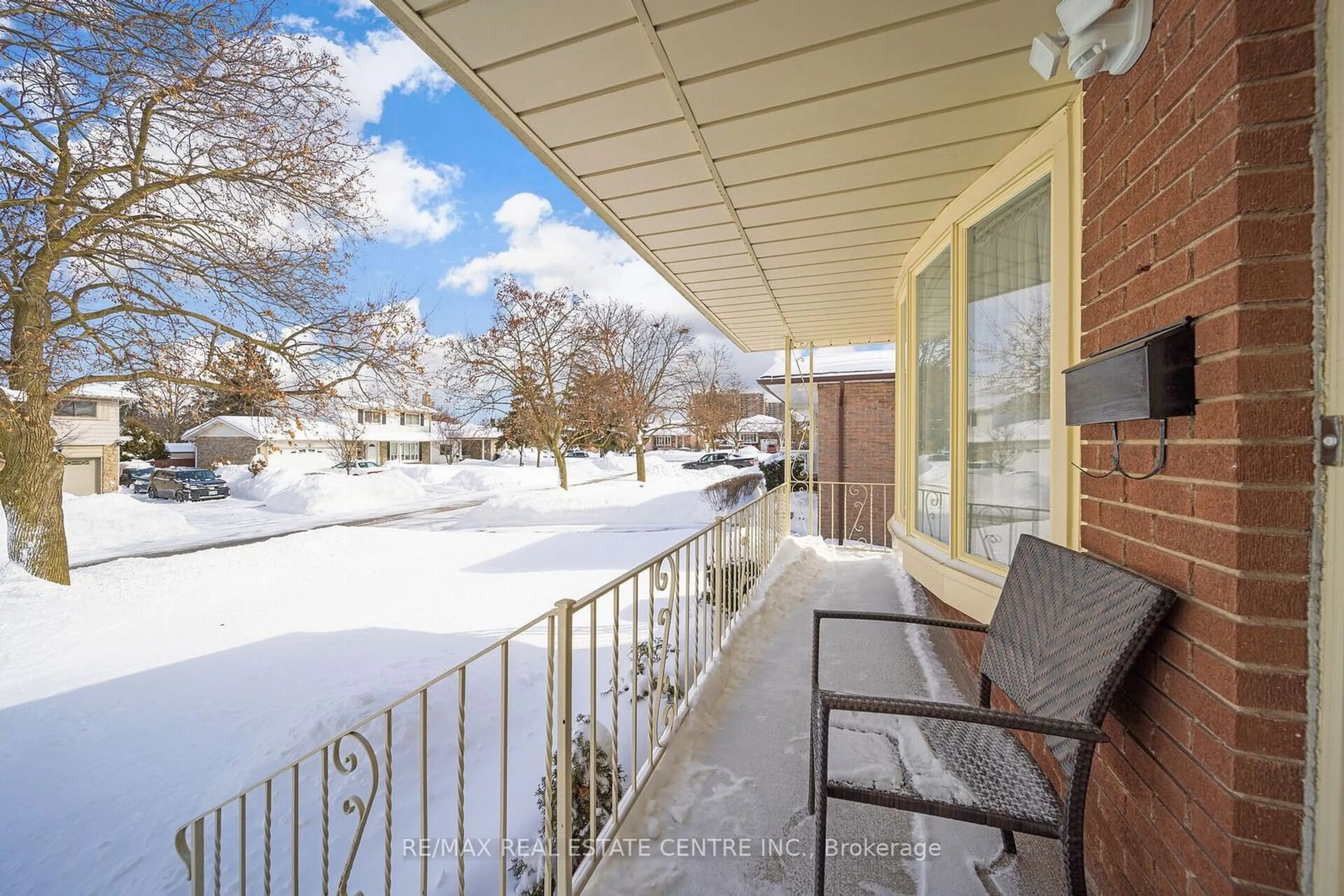 Patio, street for 32 Governor Grove Cres, Brampton Ontario L6Y 1A6