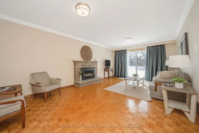 Primary image of 32 Governor Grove Cres