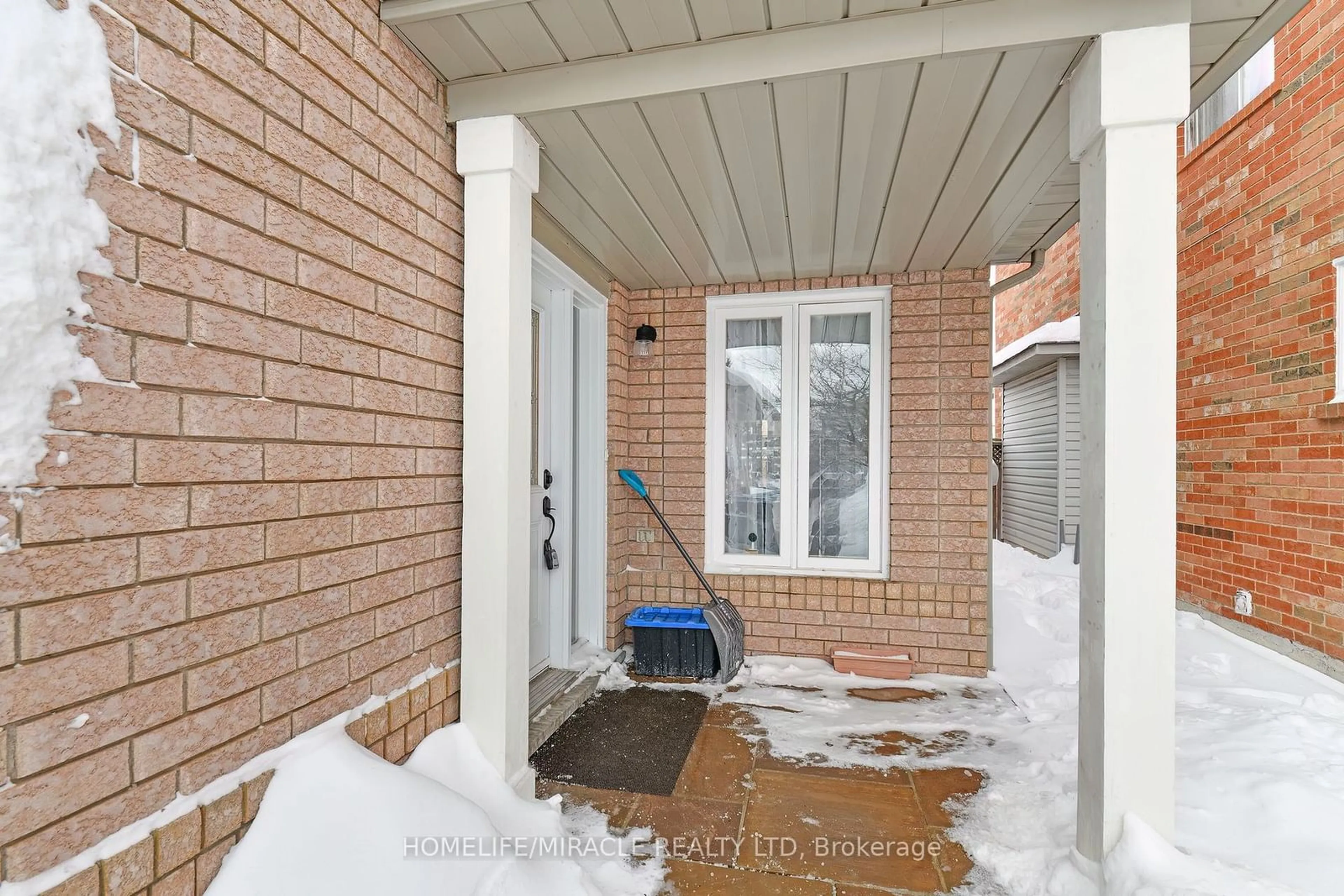 Indoor entryway for 3389 Scotch Pine Gate, Mississauga Ontario L5N 7M8