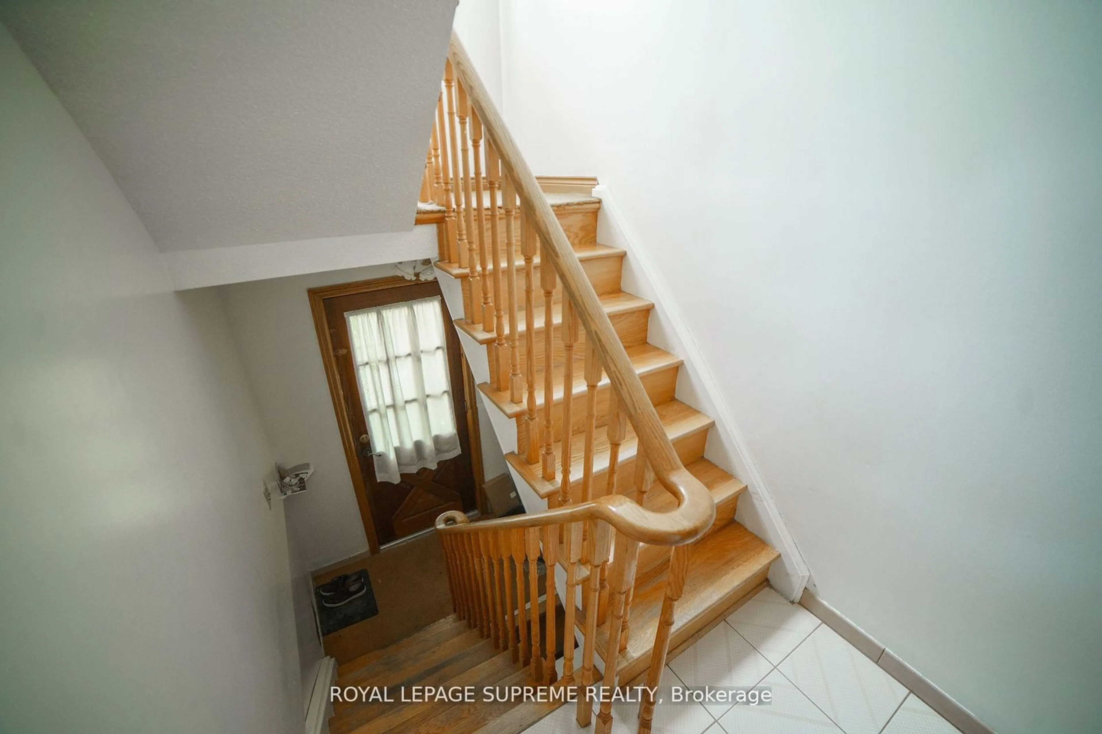 Stairs for 452 Delaware Ave, Toronto Ontario M6H 2T9