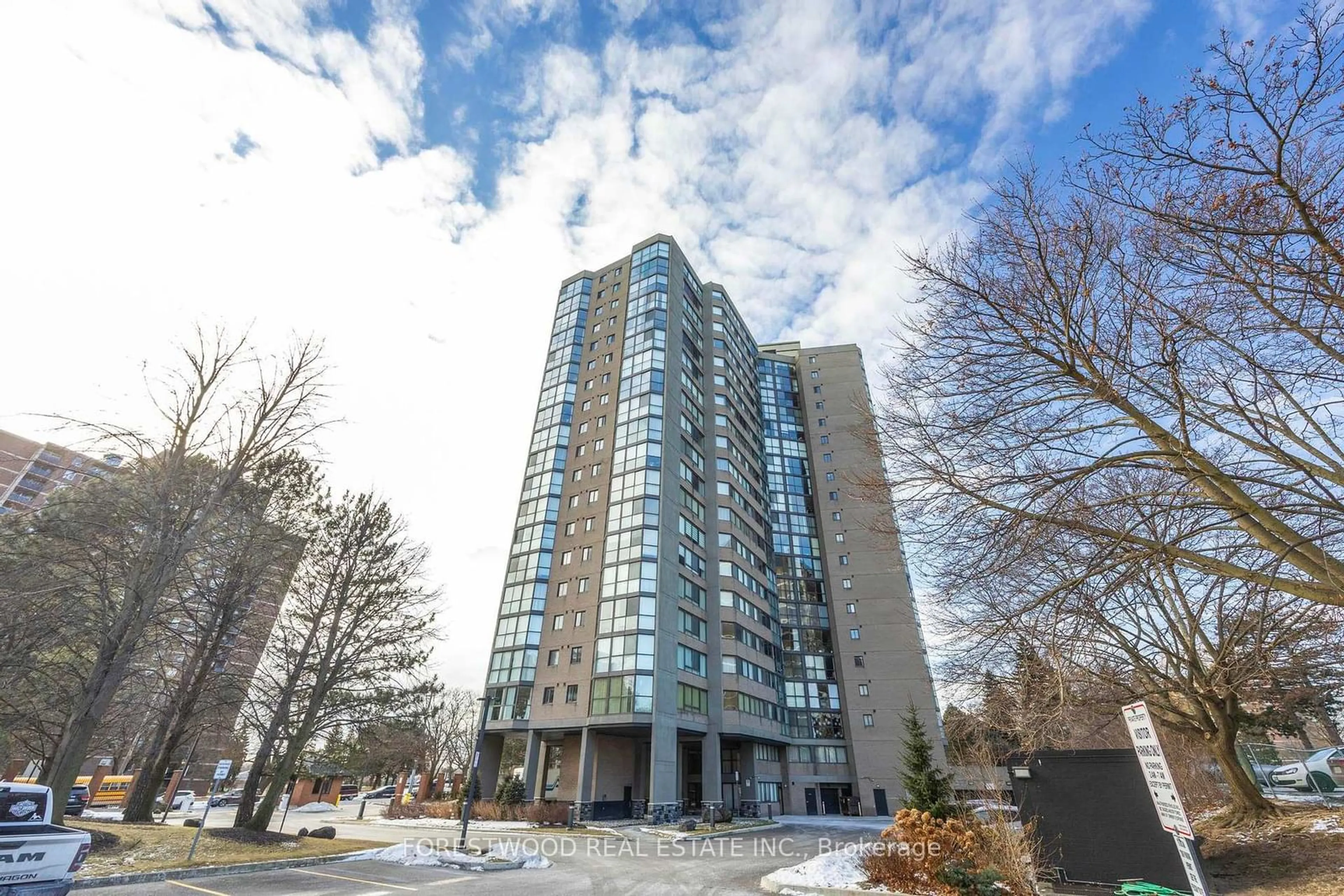 Indoor foyer for 40 Richview Rd #1505, Toronto Ontario M9A 5C1