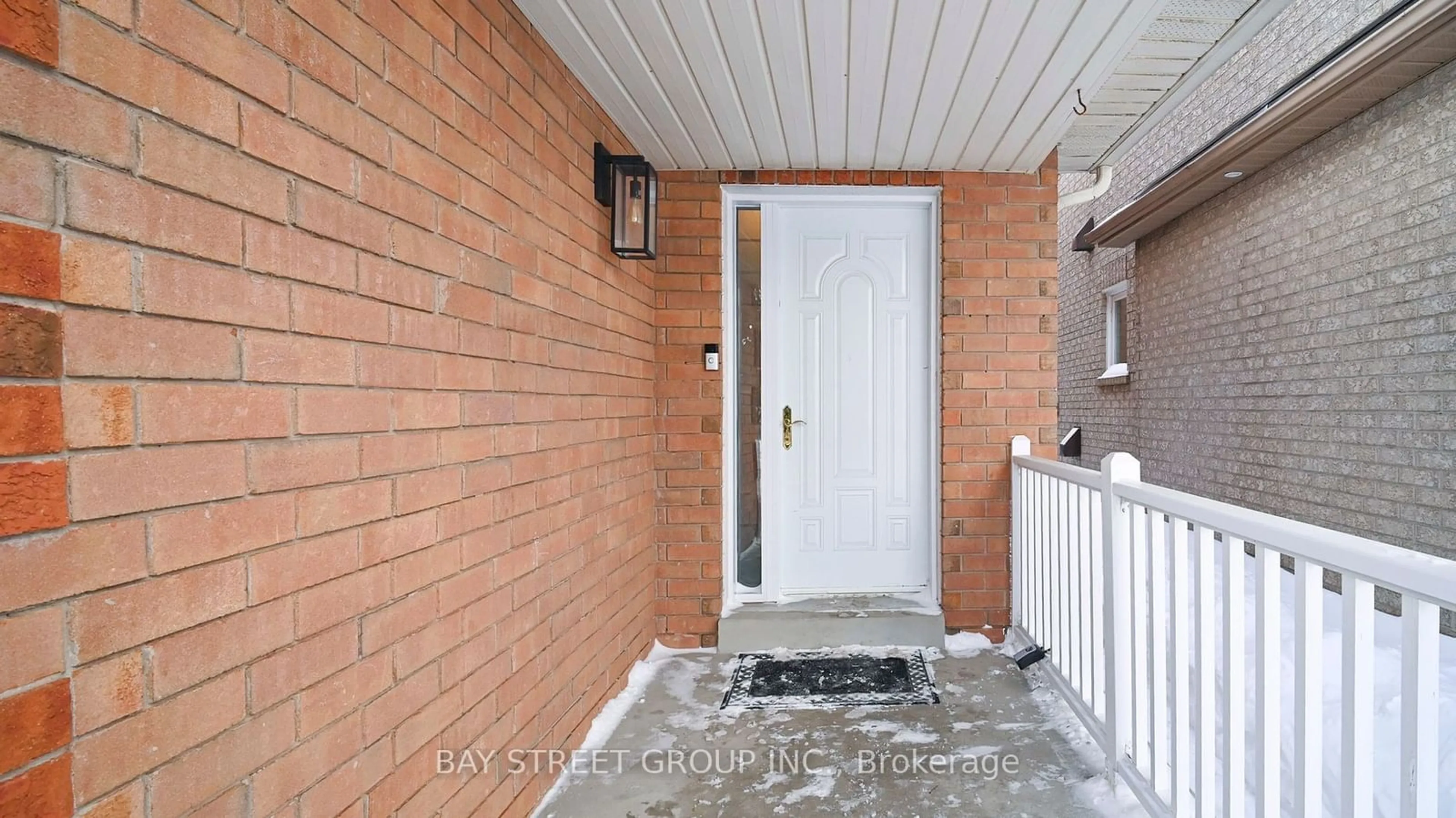 Indoor entryway for 7229 Dime Cres, Mississauga Ontario L5W 1K5