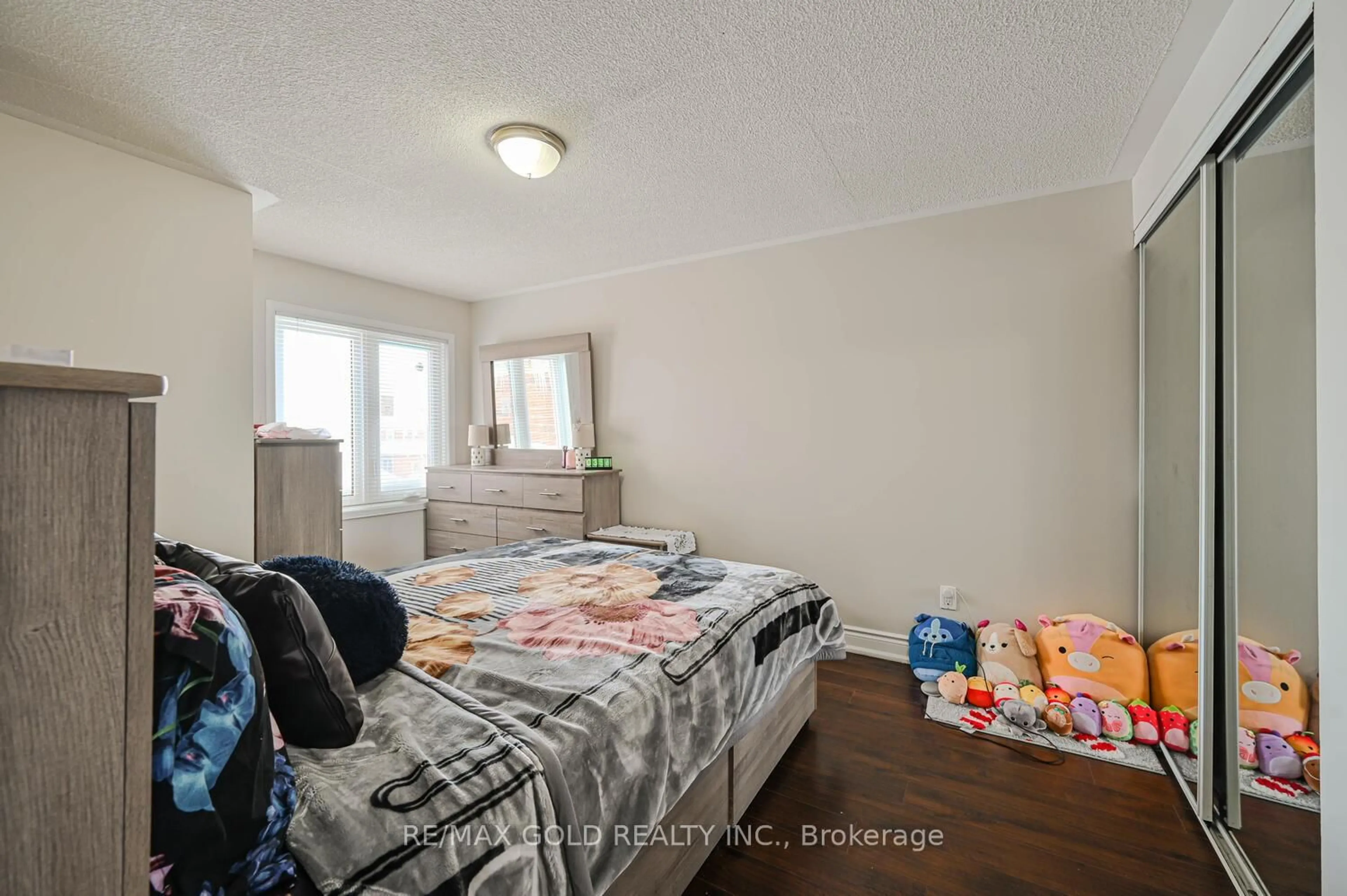 A pic of a room for 27 Buttercup Lane, Brampton Ontario L6R 1M9