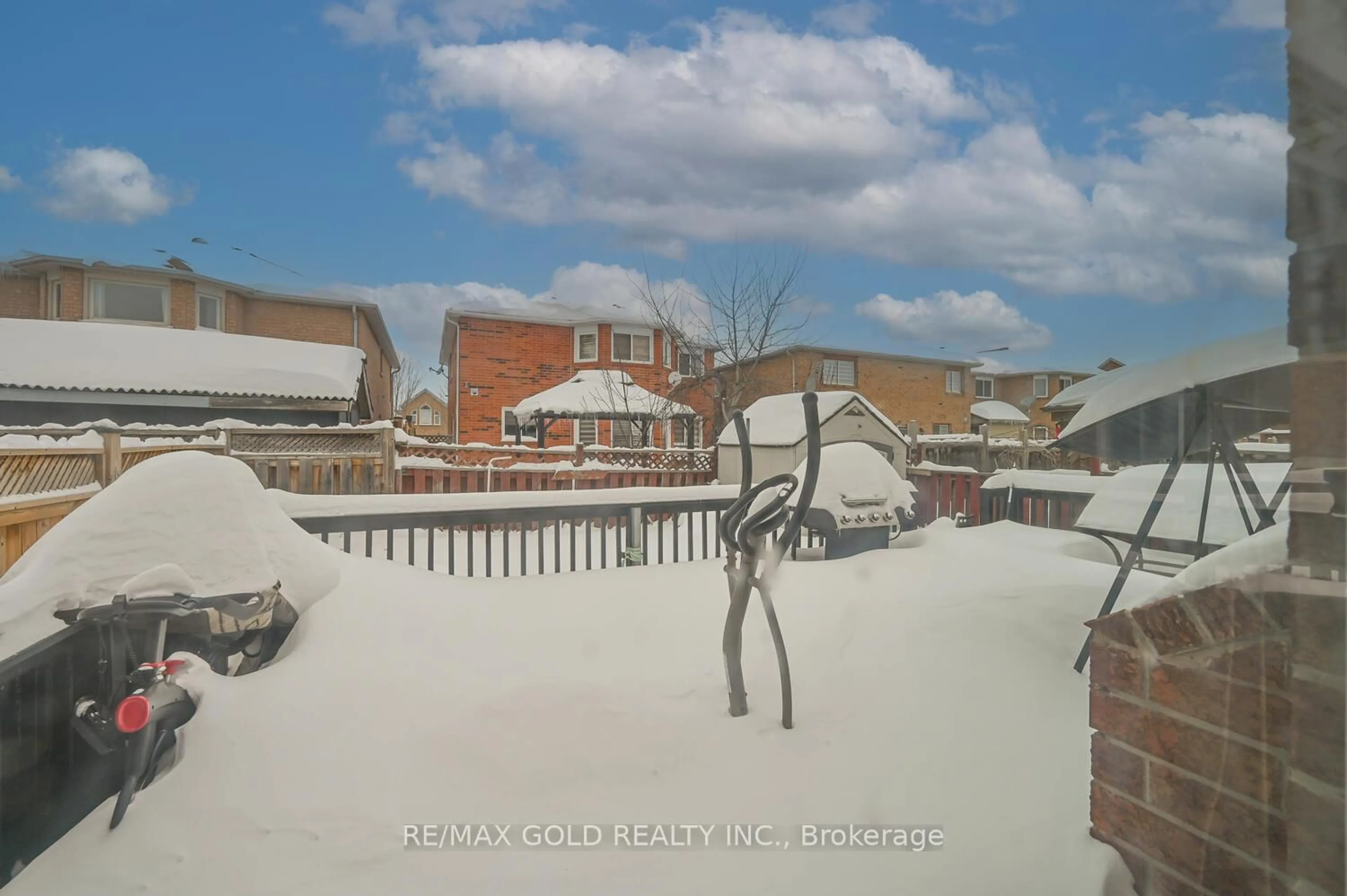 A pic from outside/outdoor area/front of a property/back of a property/a pic from drone, street for 27 Buttercup Lane, Brampton Ontario L6R 1M9