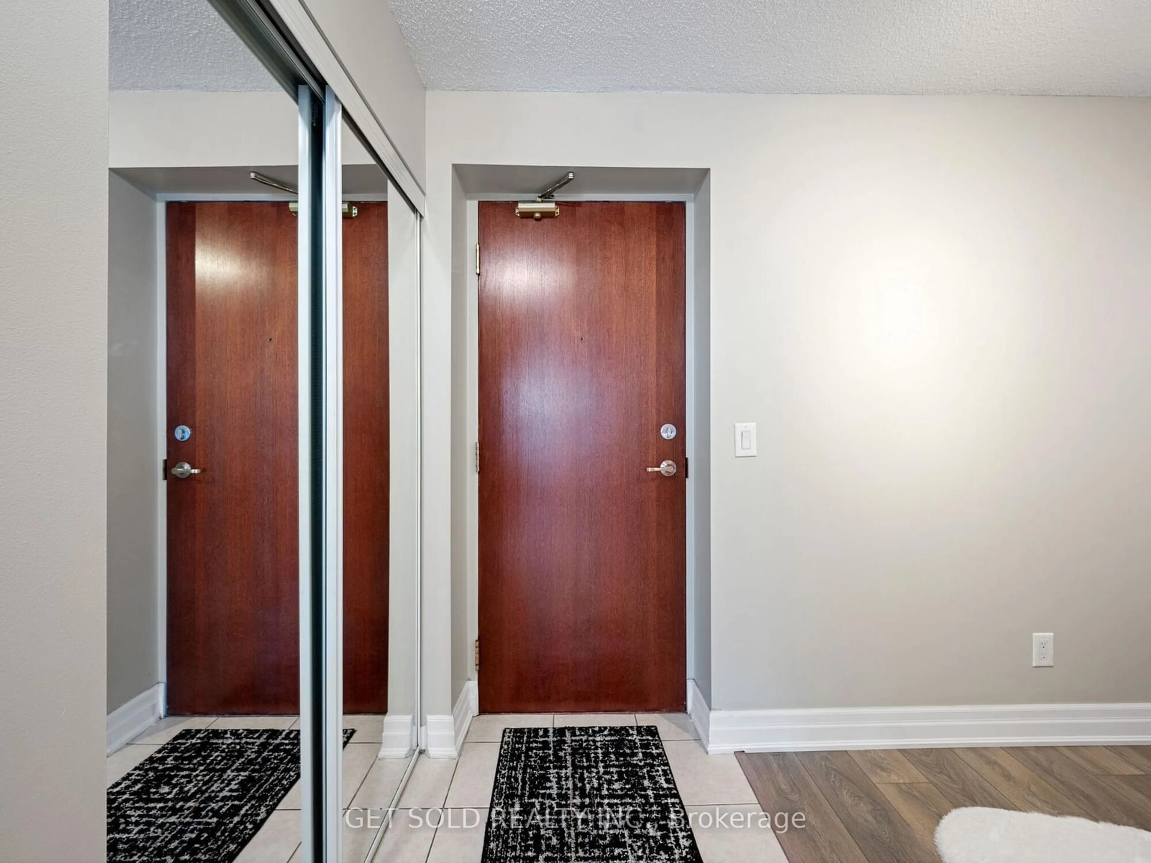 Indoor entryway for 5 Michael Power Pl #906, Toronto Ontario M9A 0A3