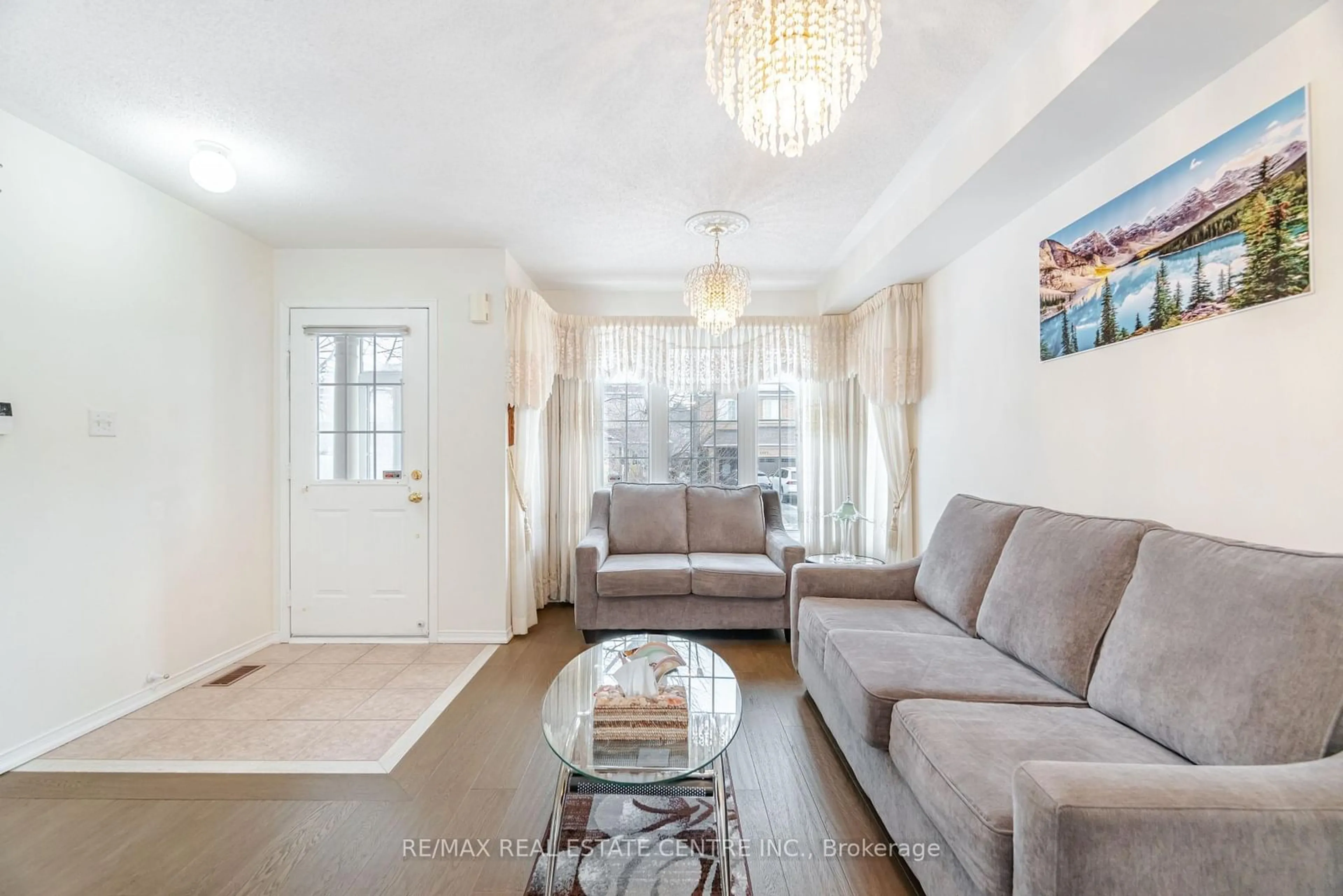 Living room with furniture, unknown for 4894 Marble Arch Mews, Mississauga Ontario L5M 7P7