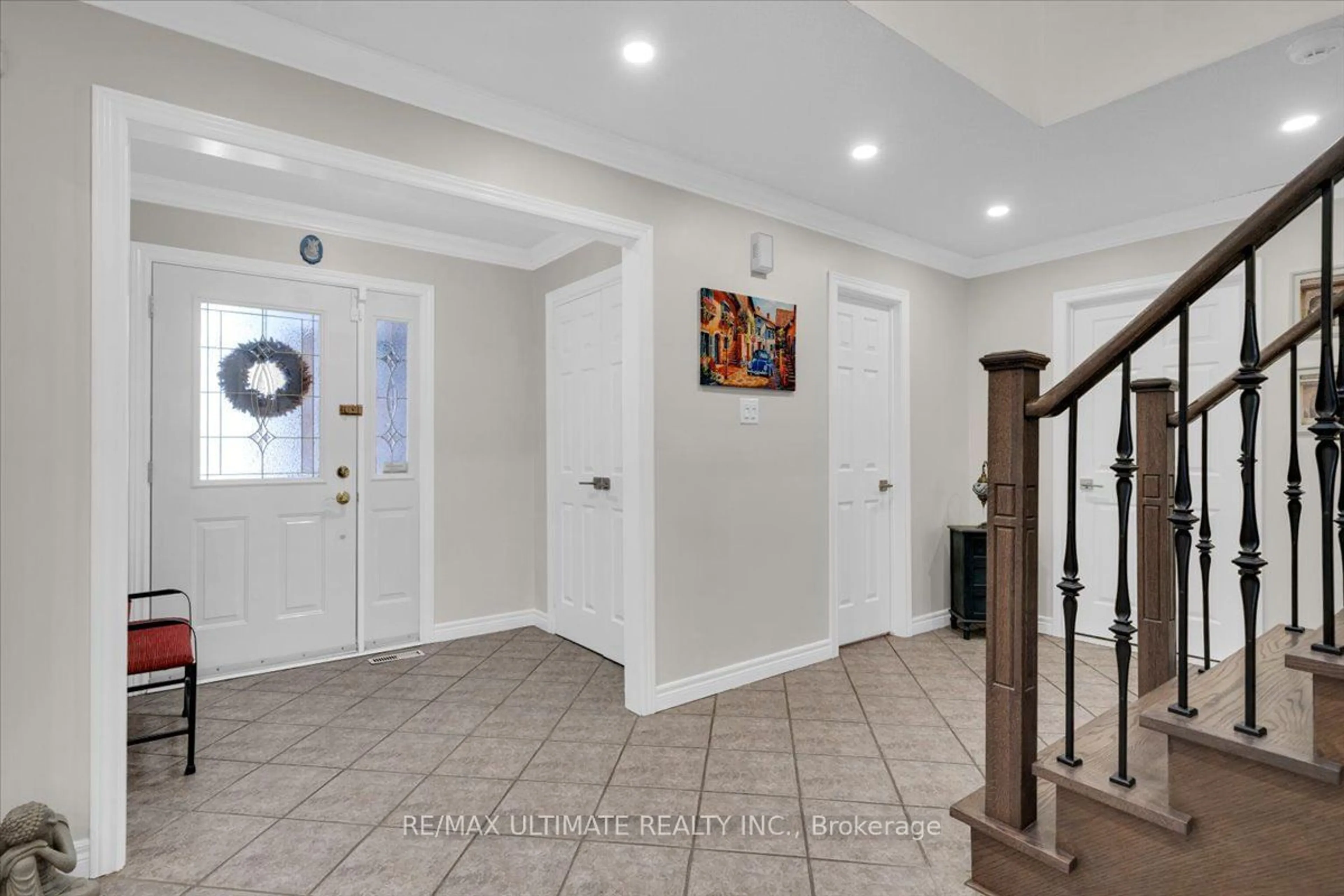 Indoor entryway for 552 Farwell Cres, Mississauga Ontario L5R 2A6