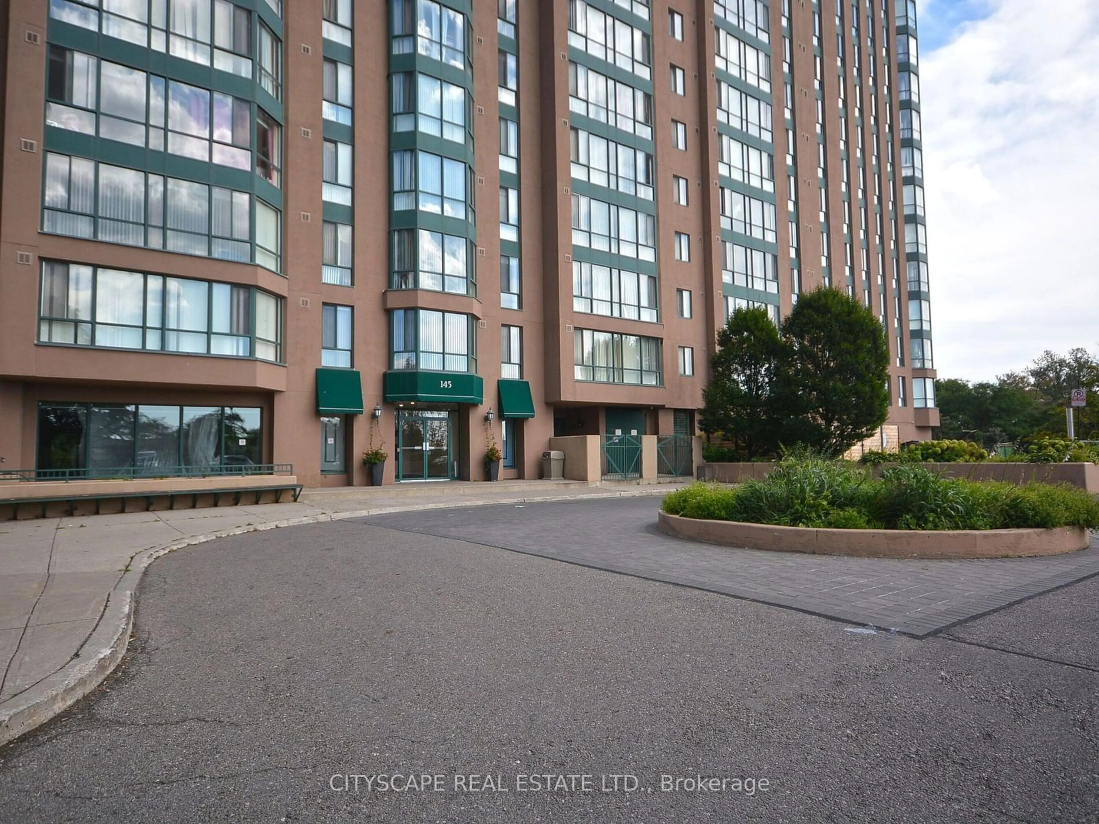 Indoor foyer for 145 Hillcrest Ave #1205, Mississauga Ontario L5B 3Z1