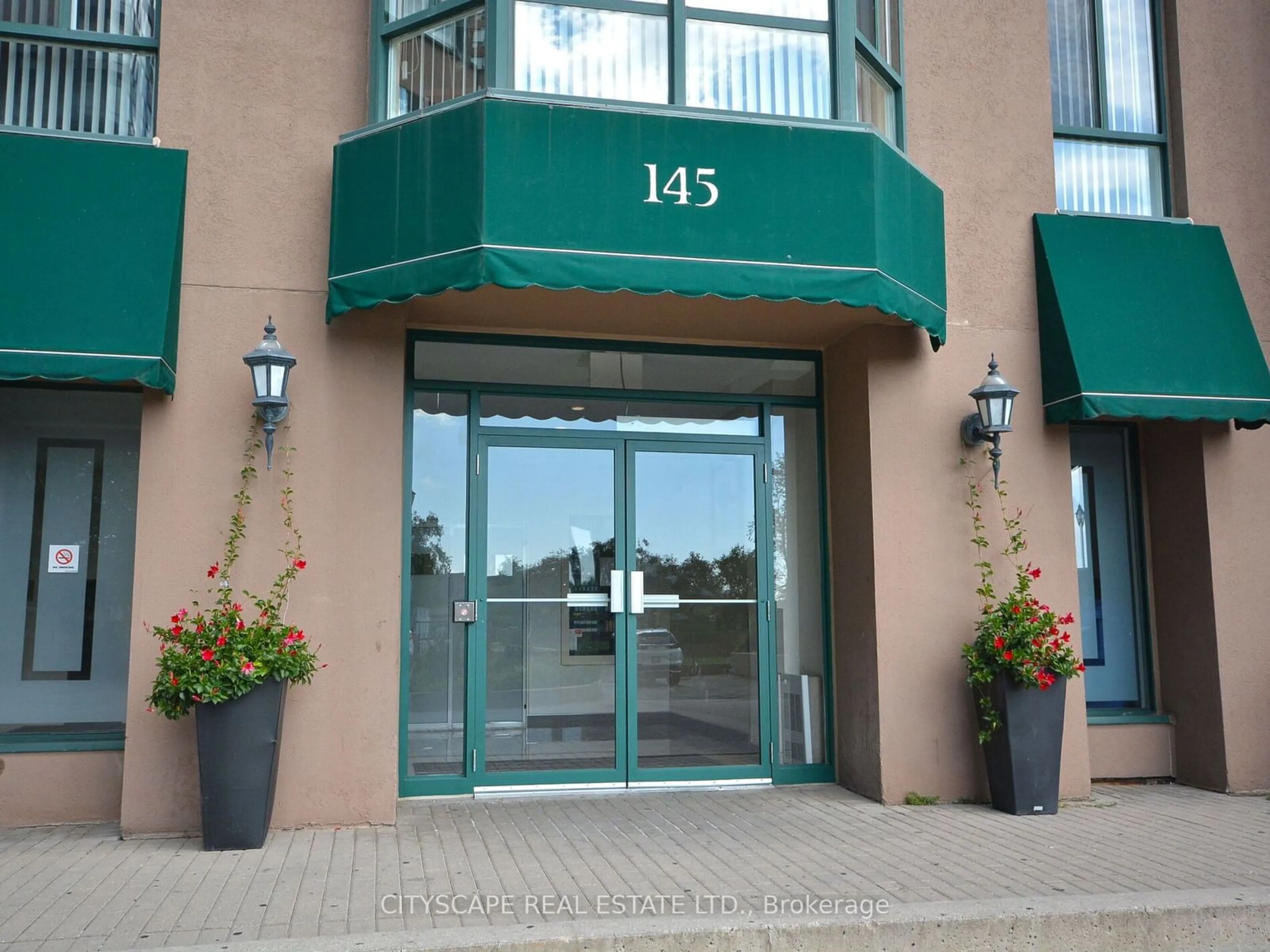 Indoor foyer for 145 Hillcrest Ave #1205, Mississauga Ontario L5B 3Z1