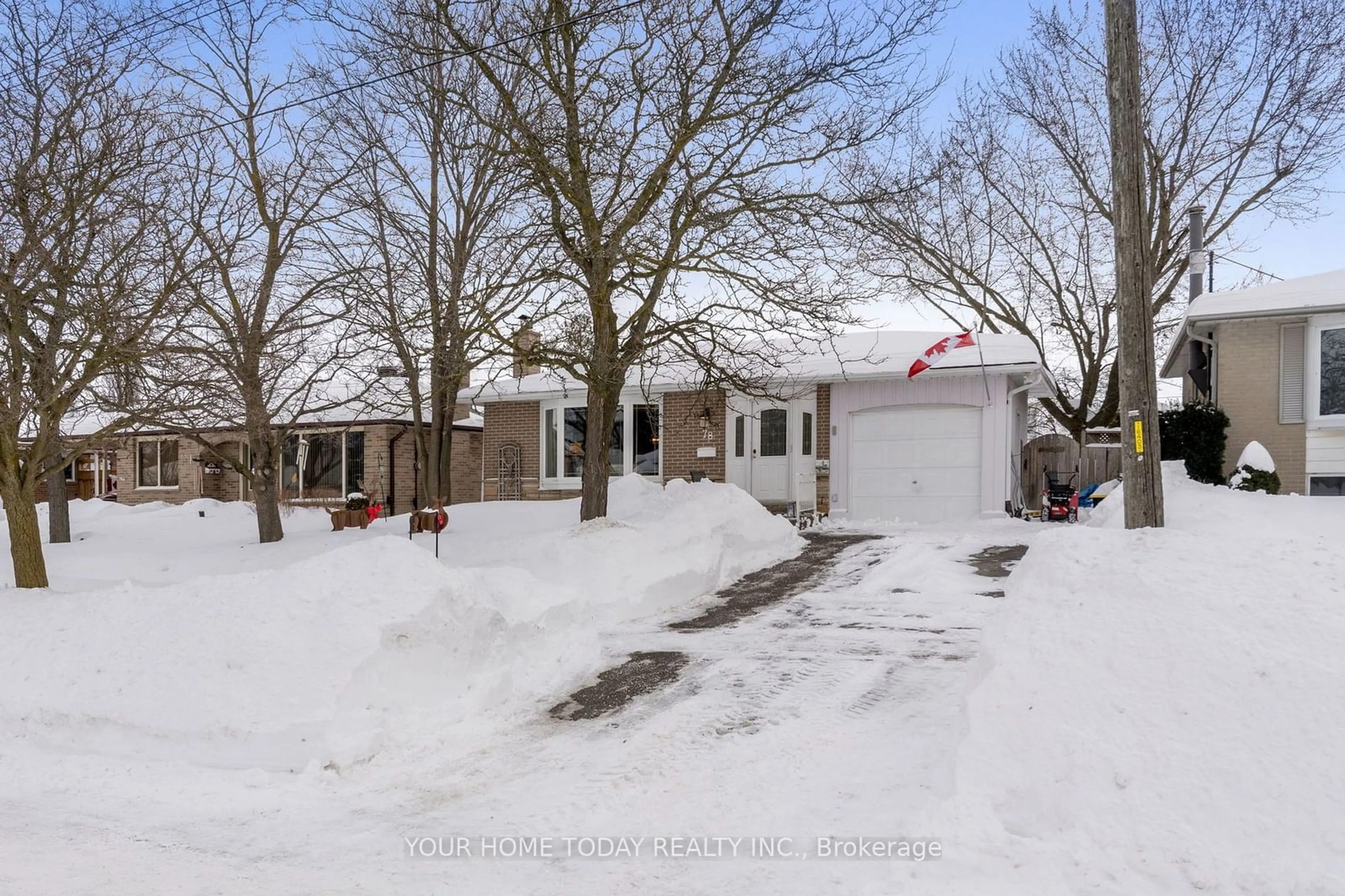 A pic from outside/outdoor area/front of a property/back of a property/a pic from drone, street for 78 Marilyn Cres, Halton Hills Ontario L7G 1K4