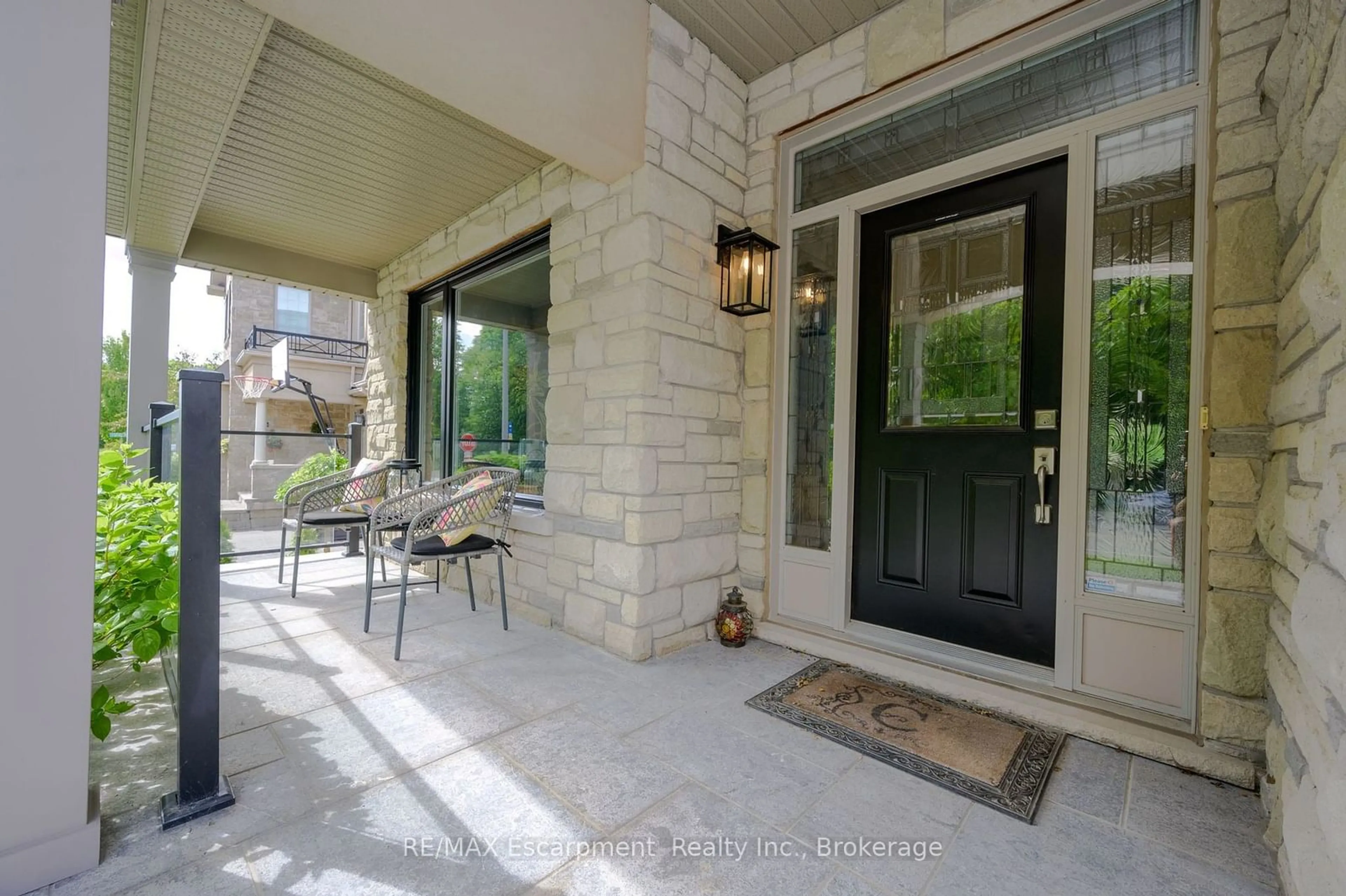 Indoor entryway for 2360 Colonel William Pkwy, Oakville Ontario L6M 0J9