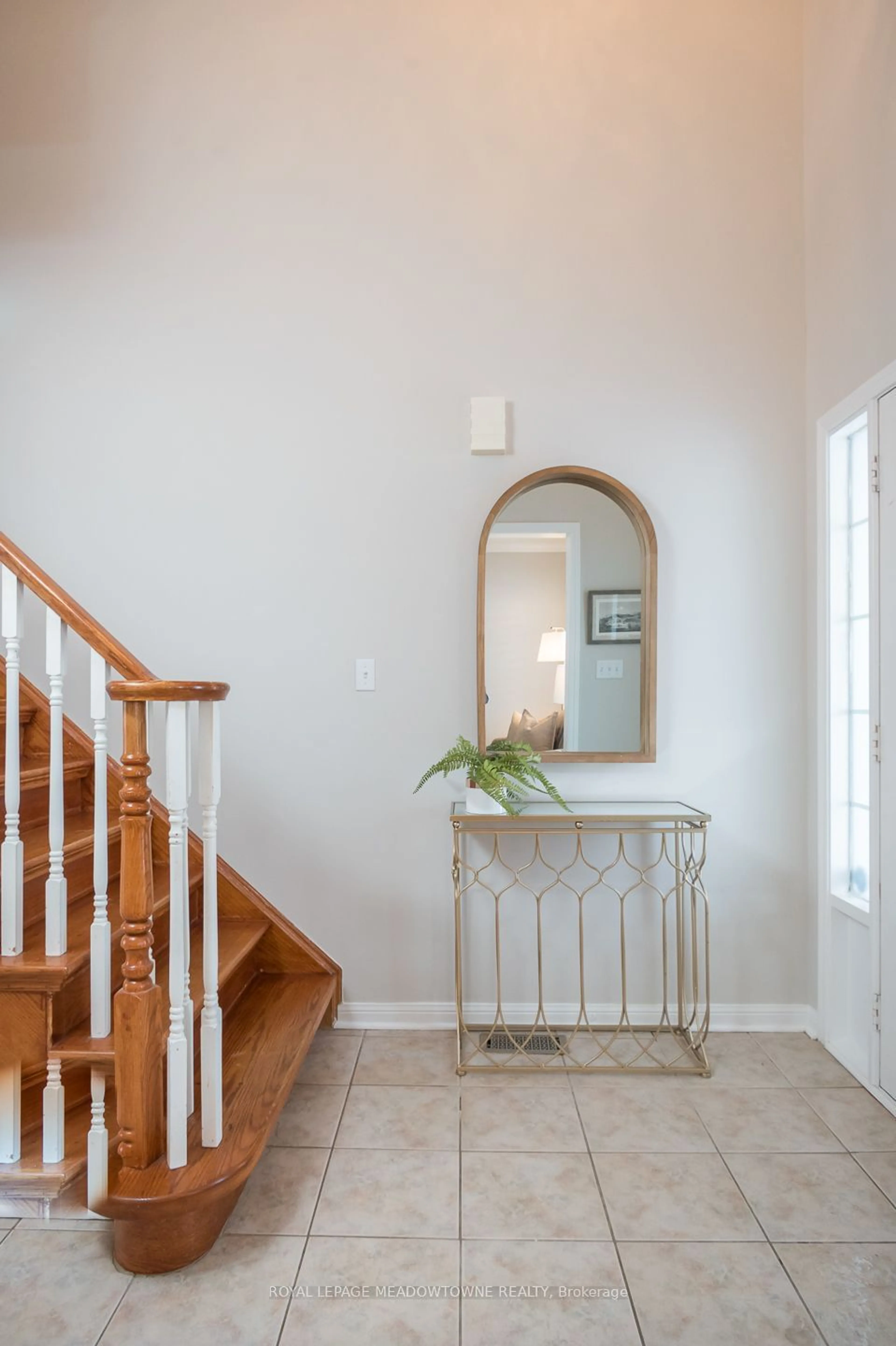 Indoor entryway for 488 Trudeau Dr, Milton Ontario L9T 5K1