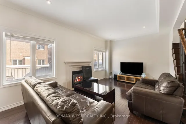 Additional property image - 33 Lone Rock Circ