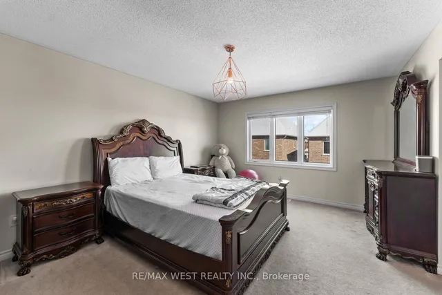 Additional property image - 33 Lone Rock Circ