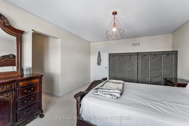 Additional property image - 33 Lone Rock Circ