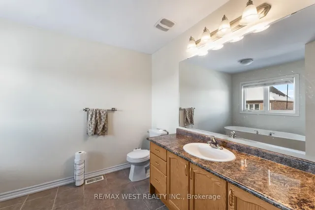 Additional property image - 33 Lone Rock Circ