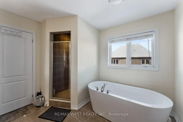 Additional property image - 33 Lone Rock Circ