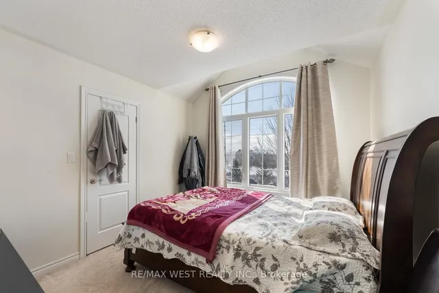 Additional property image - 33 Lone Rock Circ